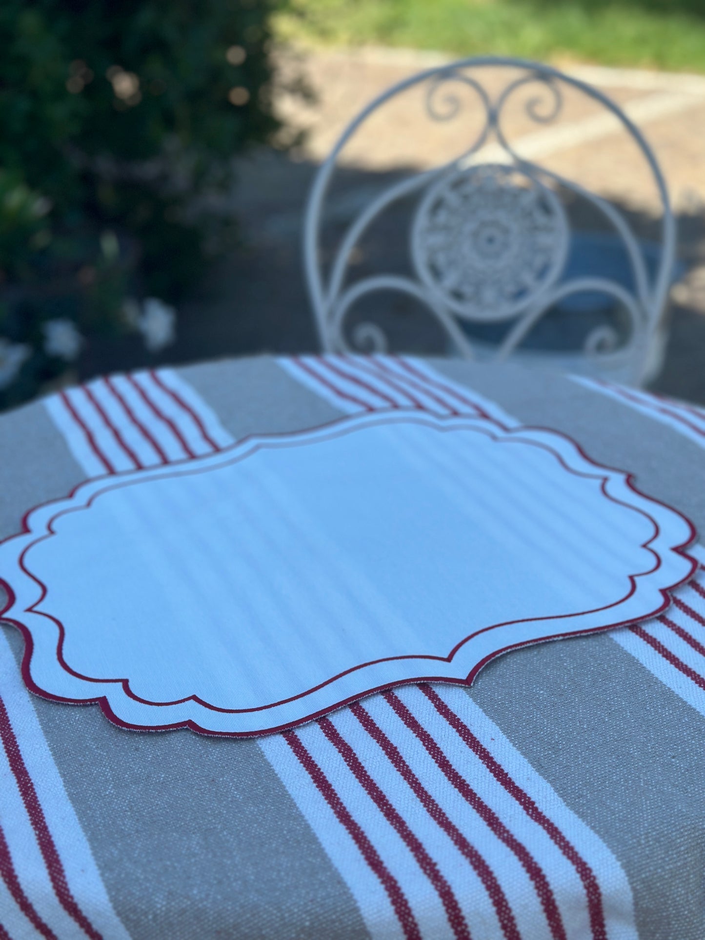 Tovaglietta Ricamata Bianca/Rossa Idrorepellente