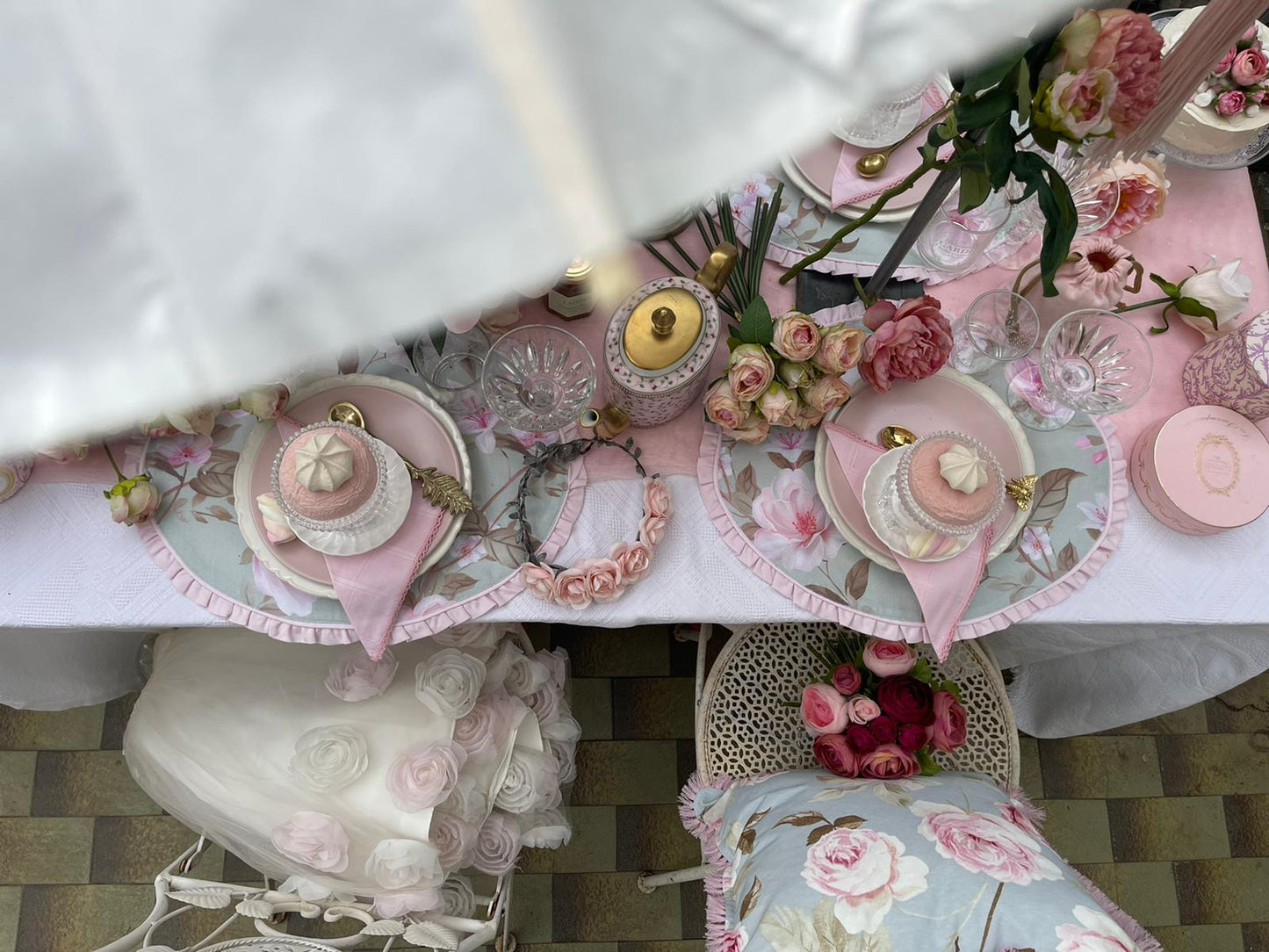 Tovaglietta Floreale Rosa Con Rouches