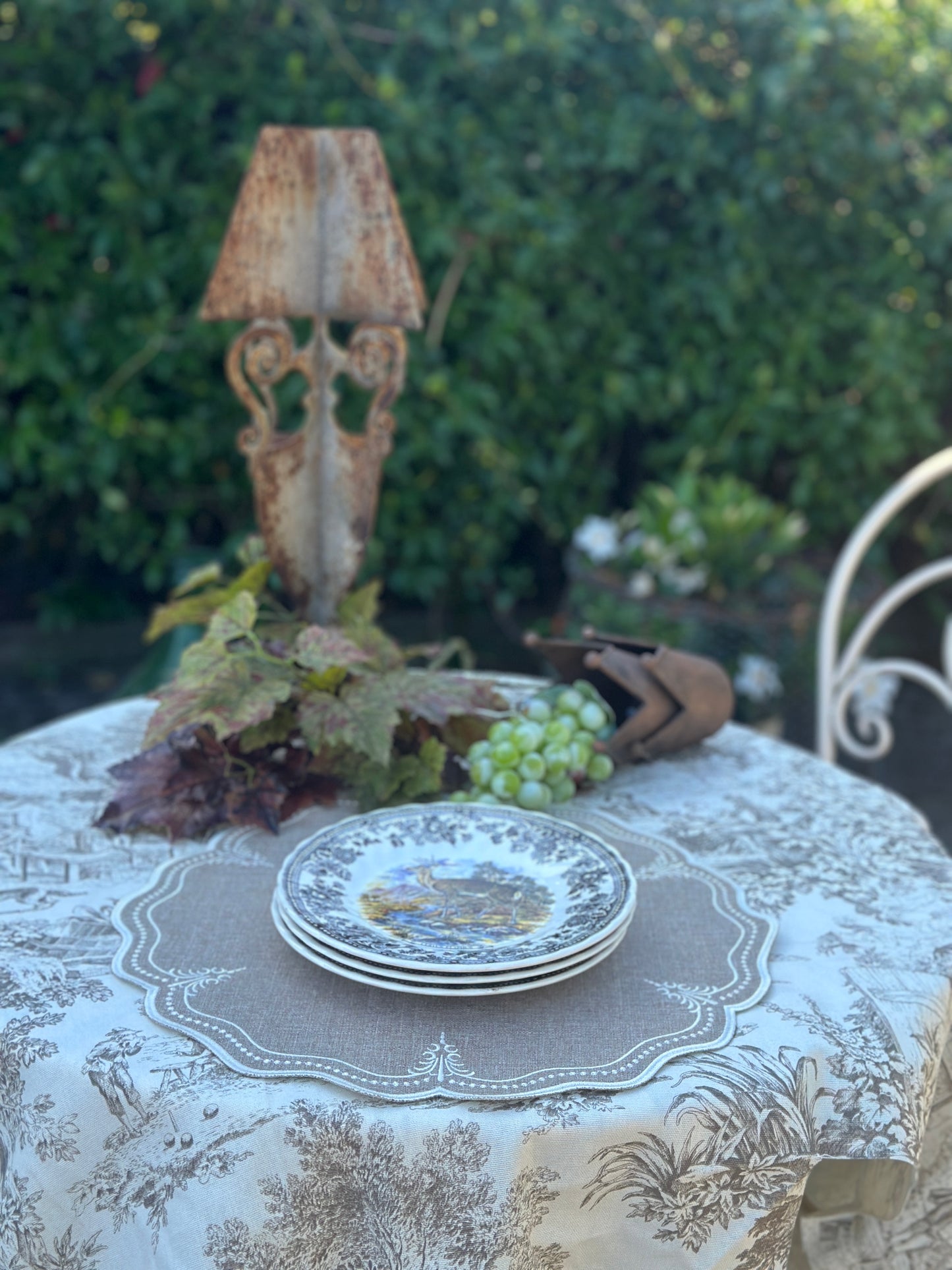 Tovaglietta Rotonda Ricamata Beige/ Bianco