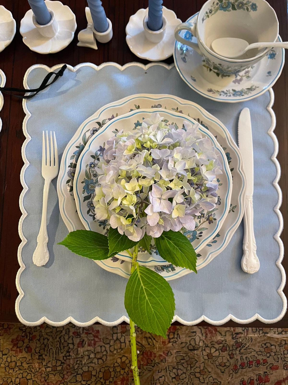 Tovaglietta Quadrata Idrorepellente Ricamata Azzurro/ Bianco