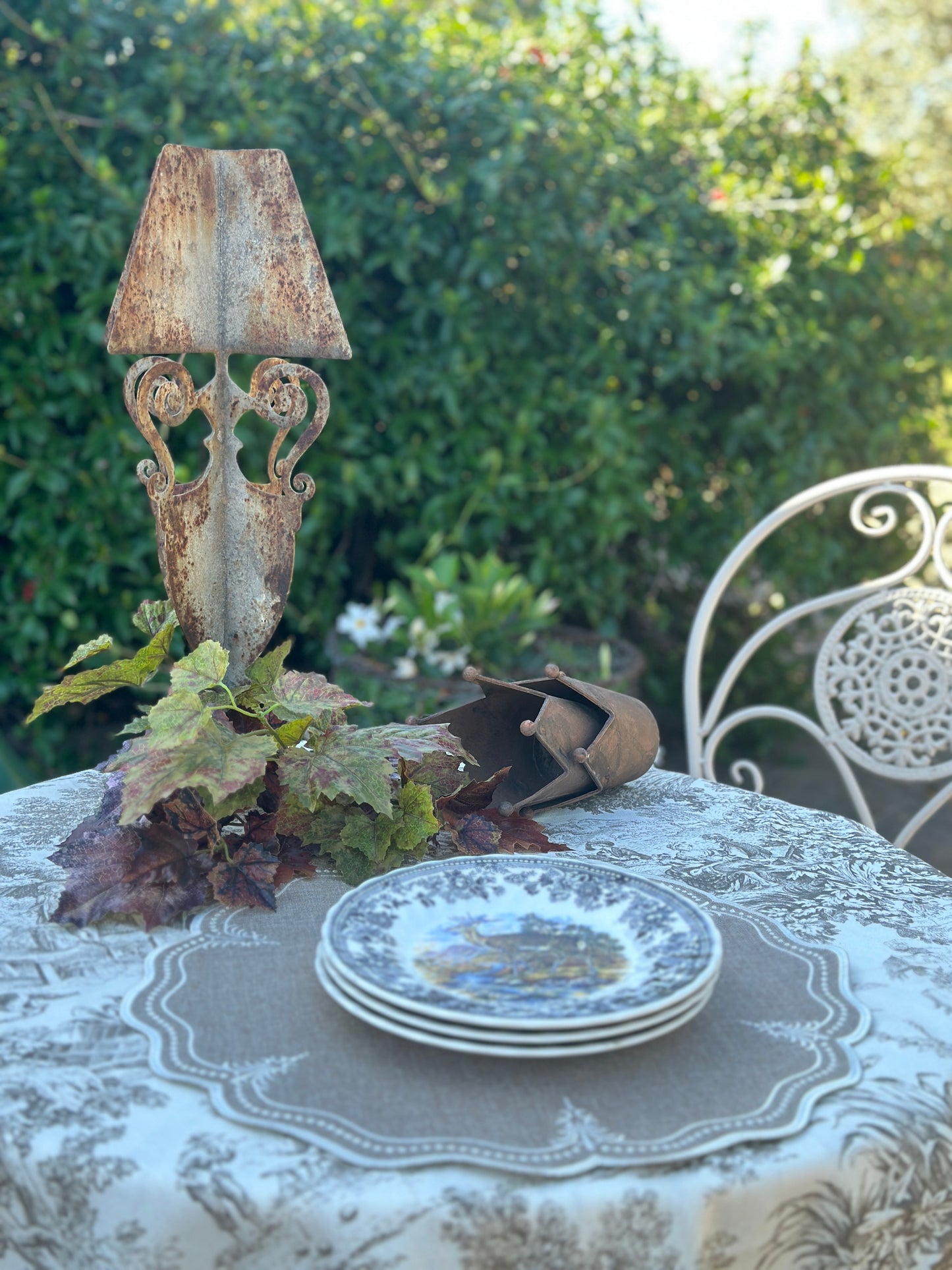 Tovaglietta Rotonda Ricamata Beige/ Bianco