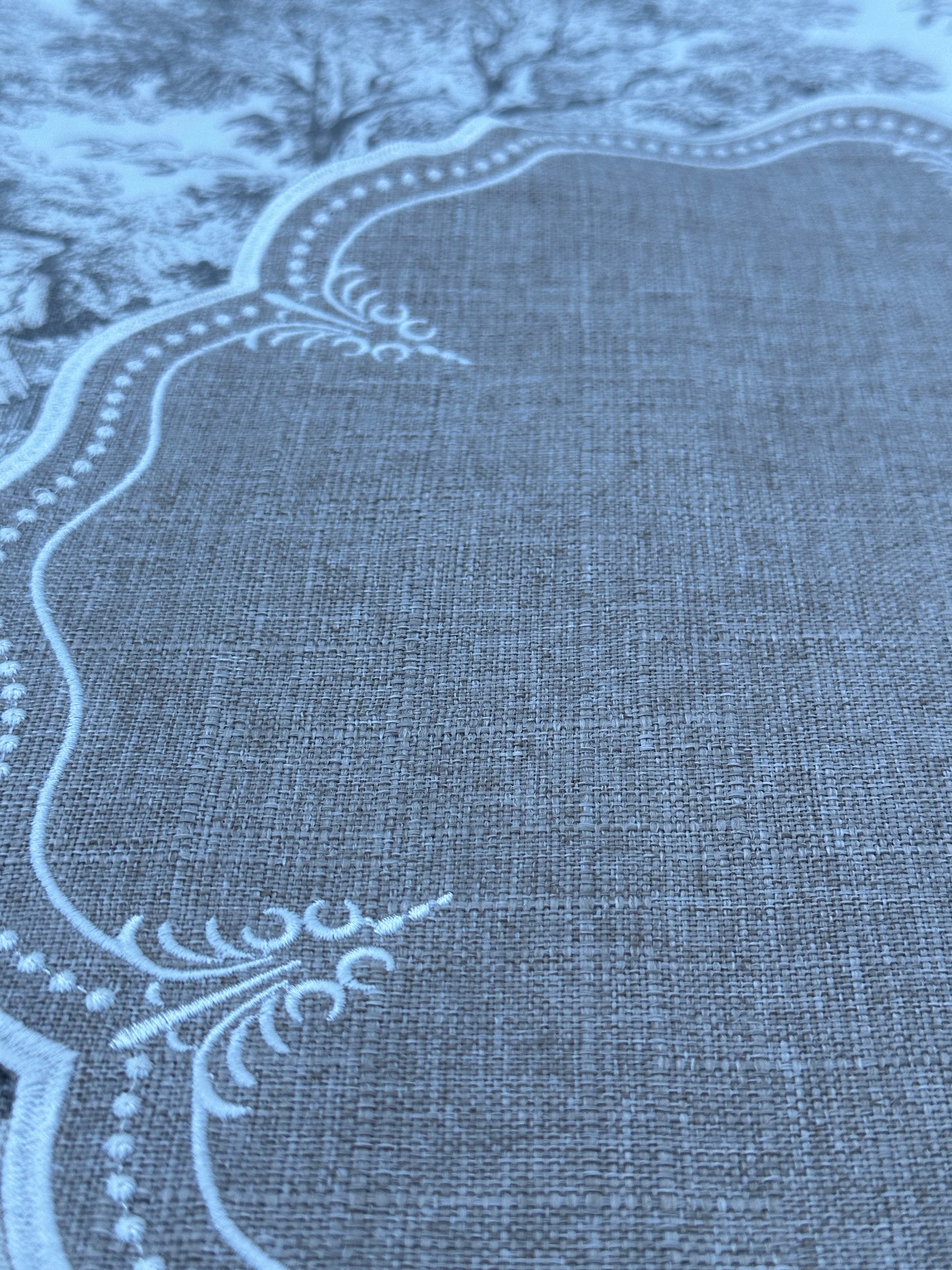 Tovaglietta Rotonda Ricamata Beige/ Bianco