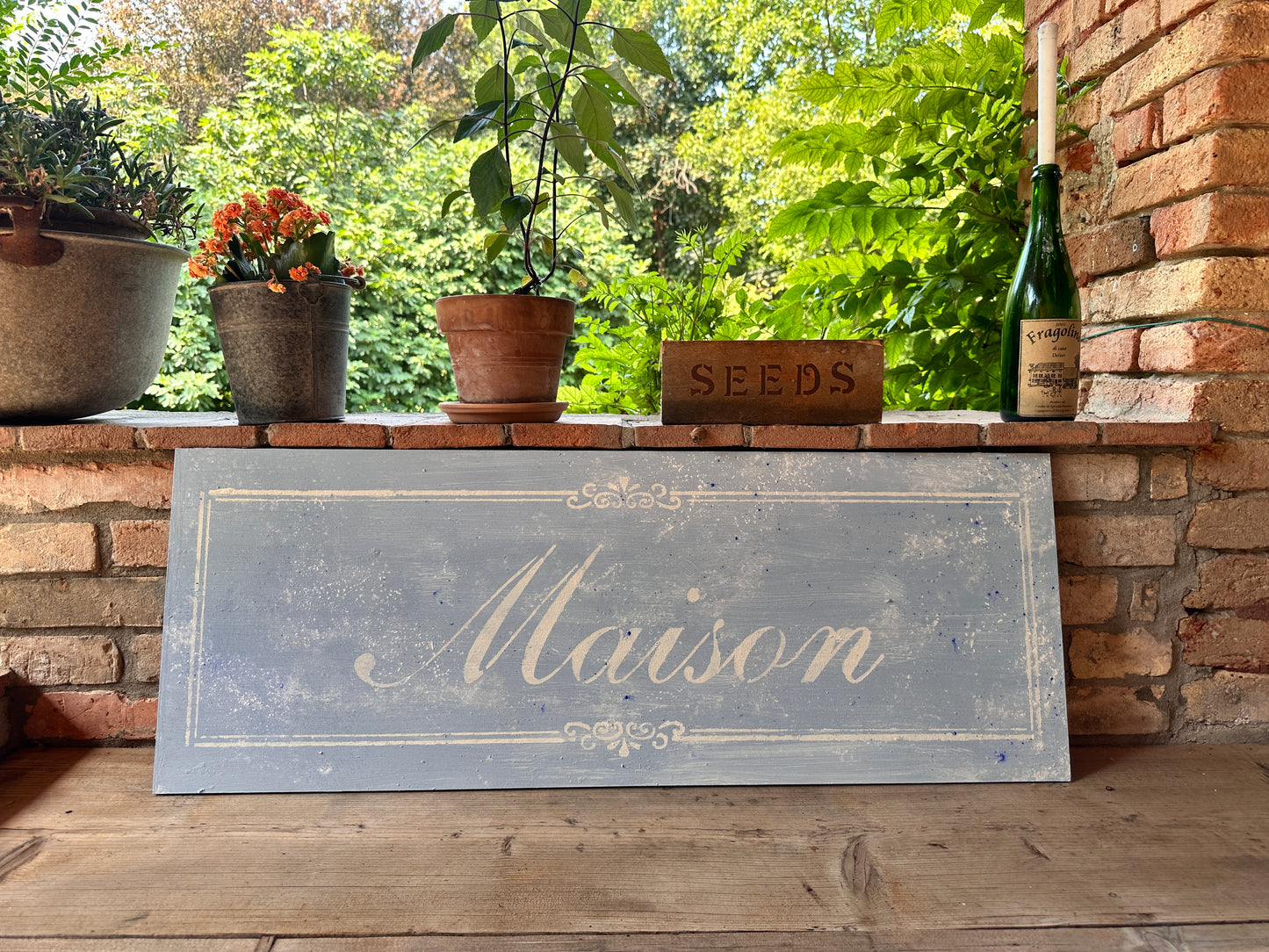 Insegna Scritta "MAISON" Azzurro Con Patina Antica