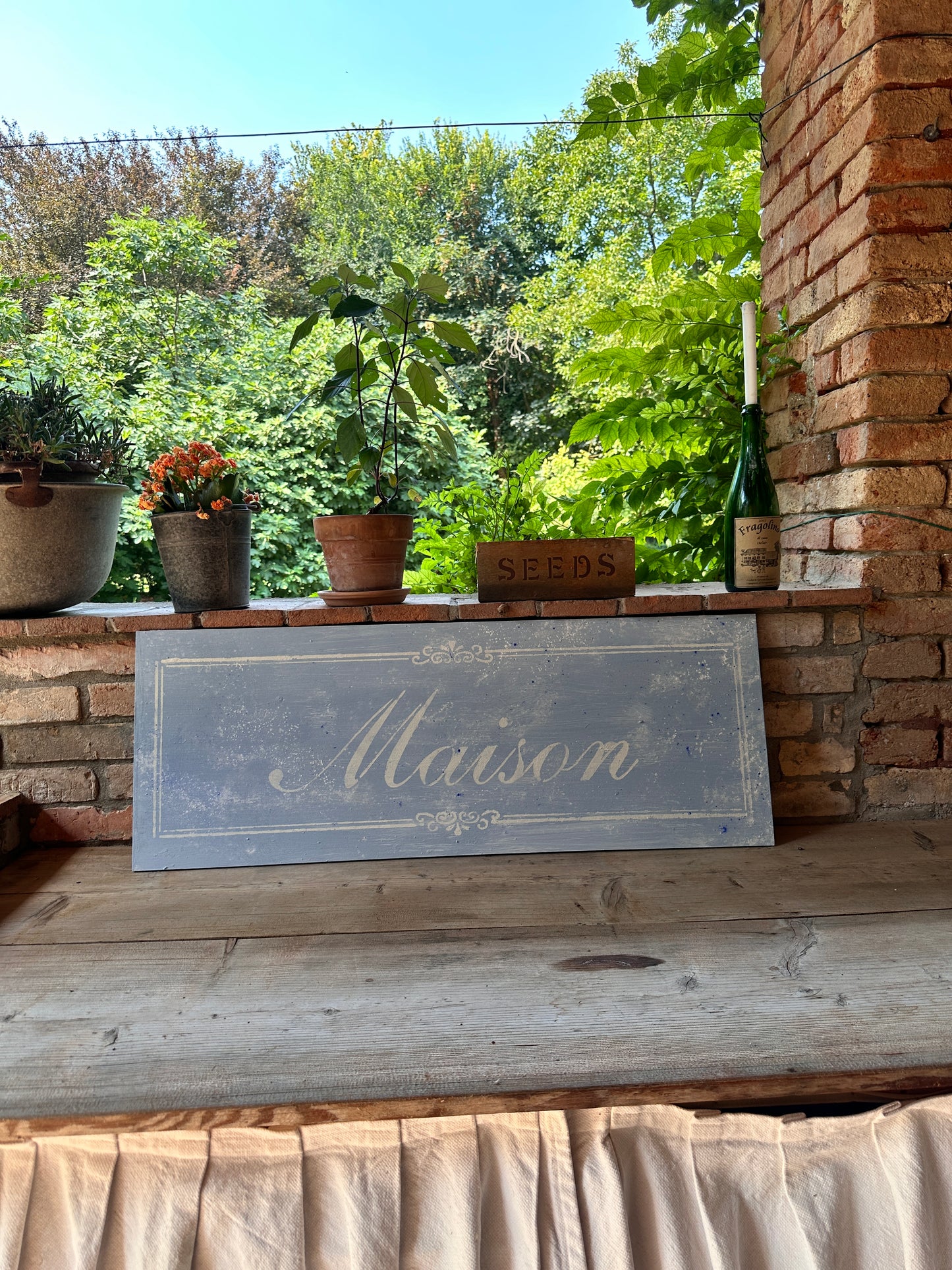 Insegna Scritta "MAISON" Azzurro Con Patina Antica