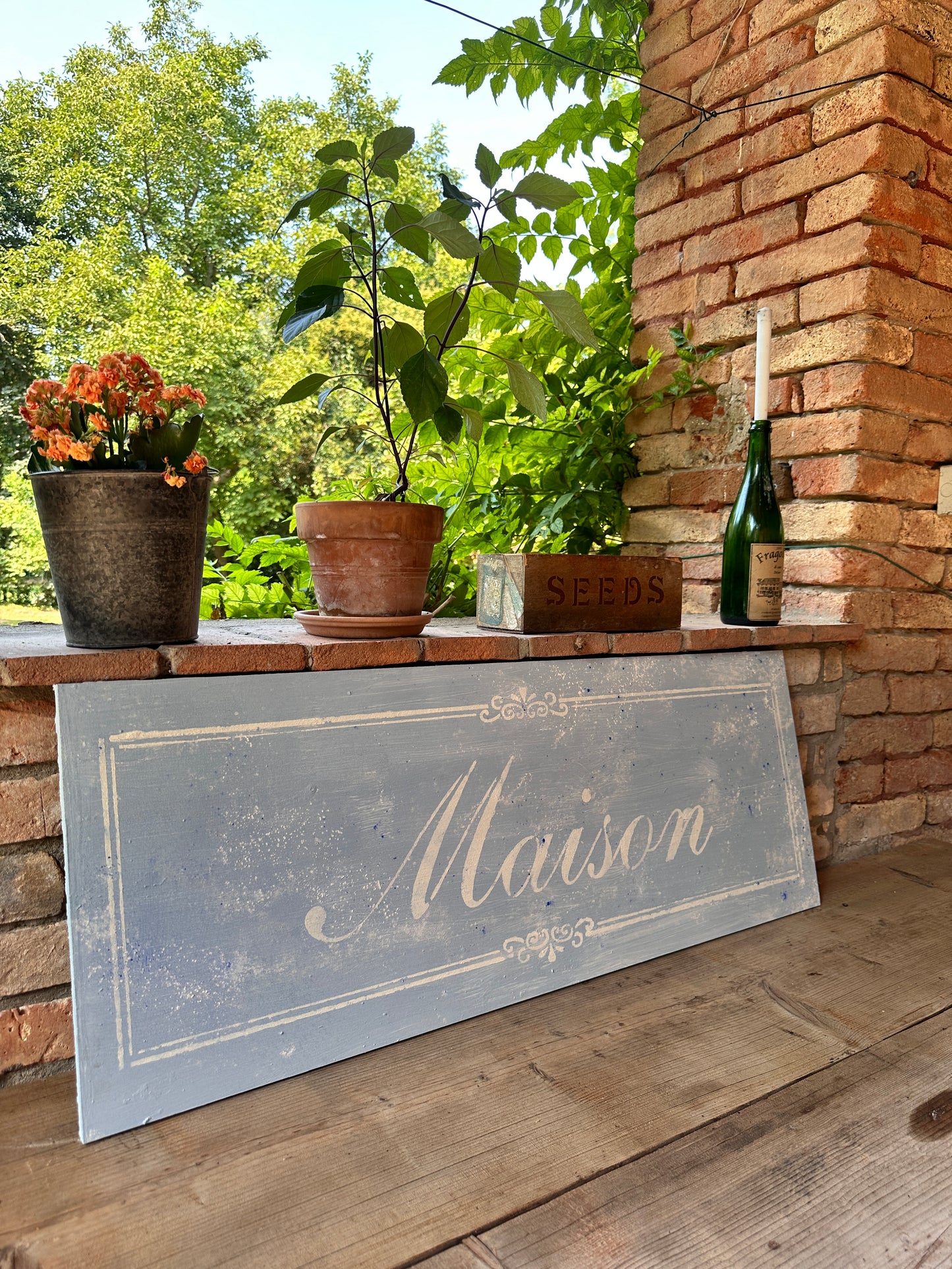 Insegna Scritta "MAISON" Azzurro Con Patina Antica