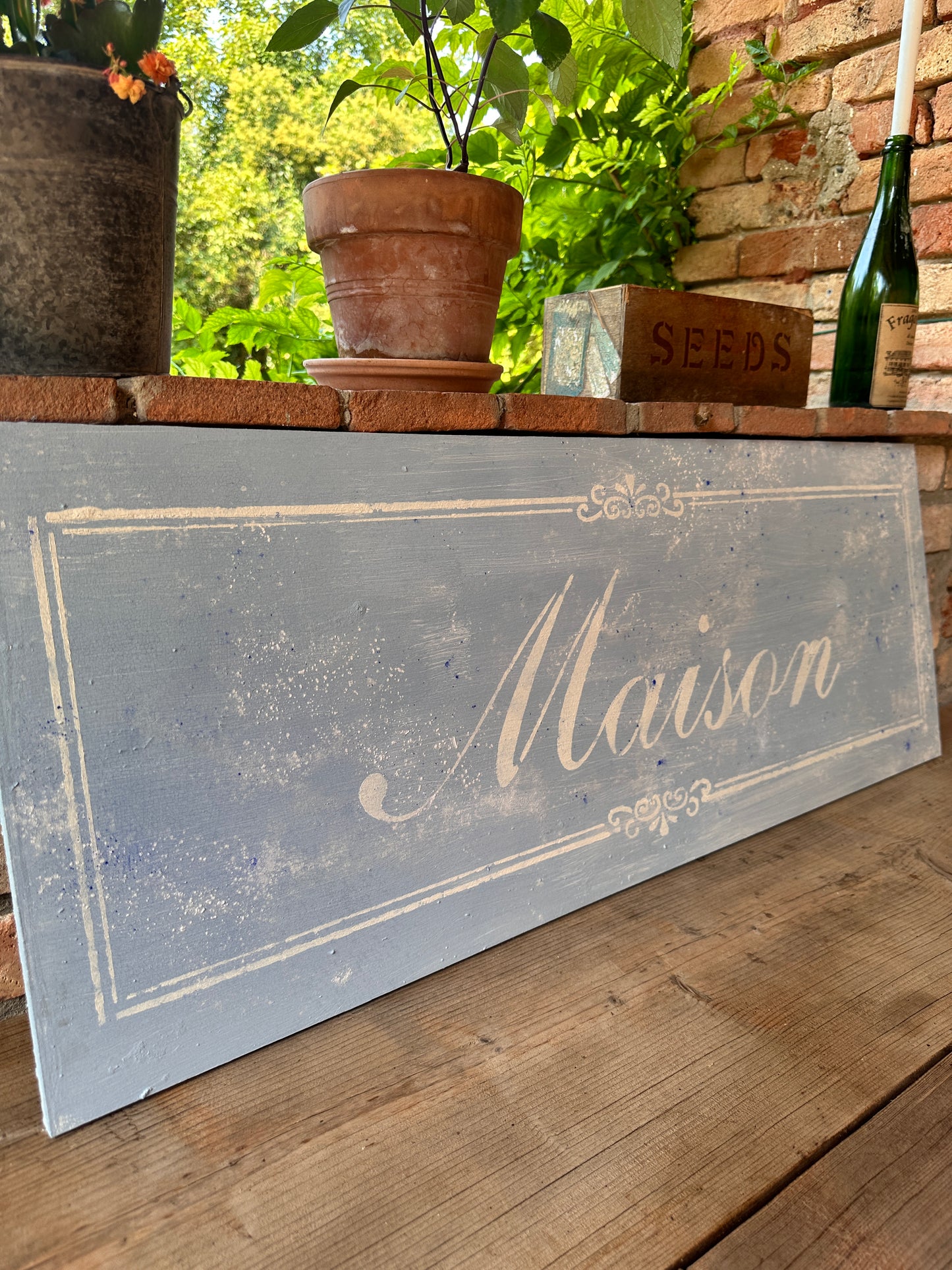 Insegna Scritta "MAISON" Azzurro Con Patina Antica