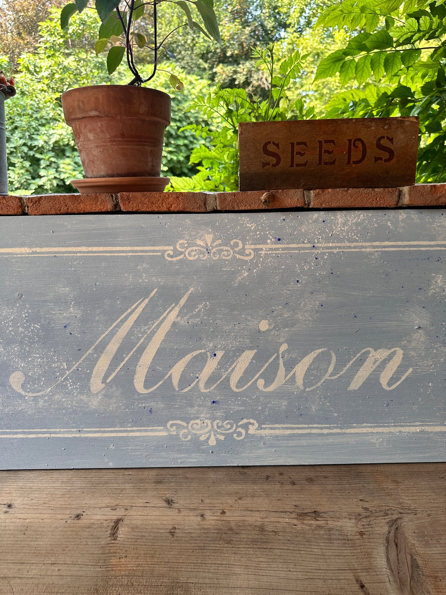 Insegna Scritta "MAISON" Azzurro Con Patina Antica