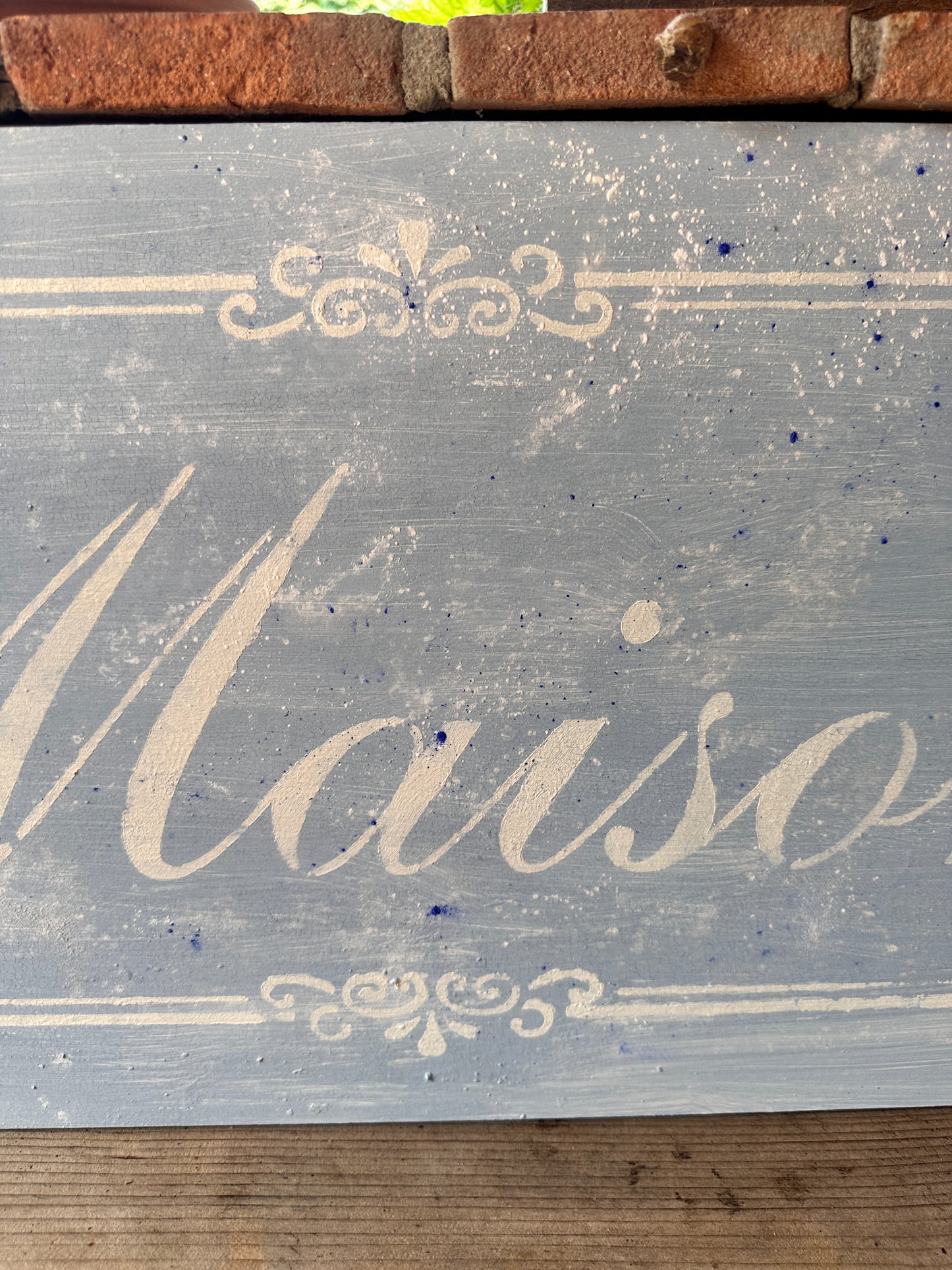 Insegna Scritta "MAISON" Azzurro Con Patina Antica