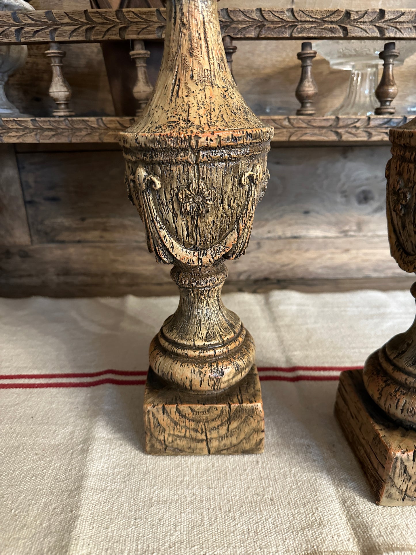 Candelabro Effetto Legno Decorato