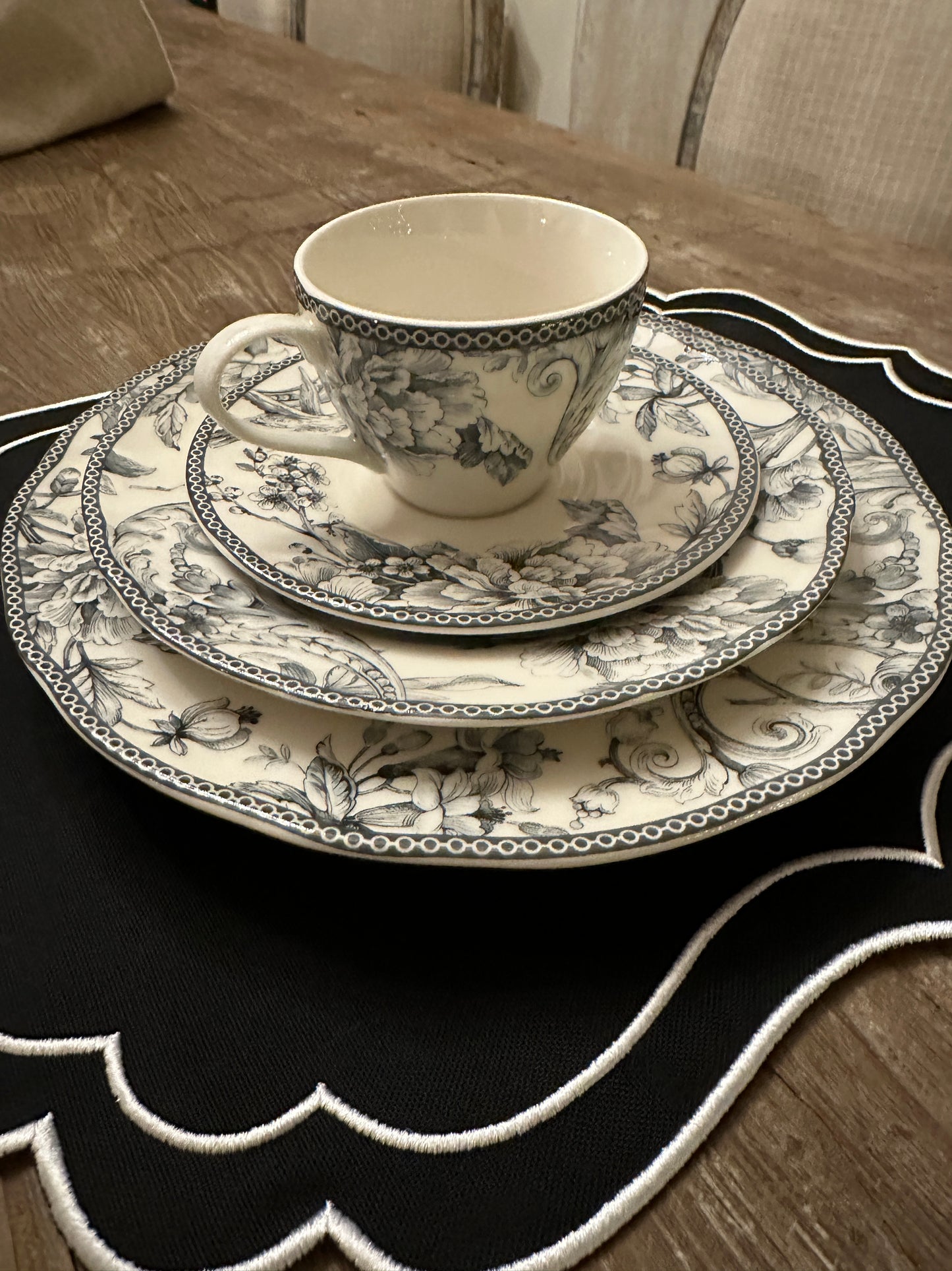 Servizio Da 4 Da Te' Con Fioritura Bianco & Nero