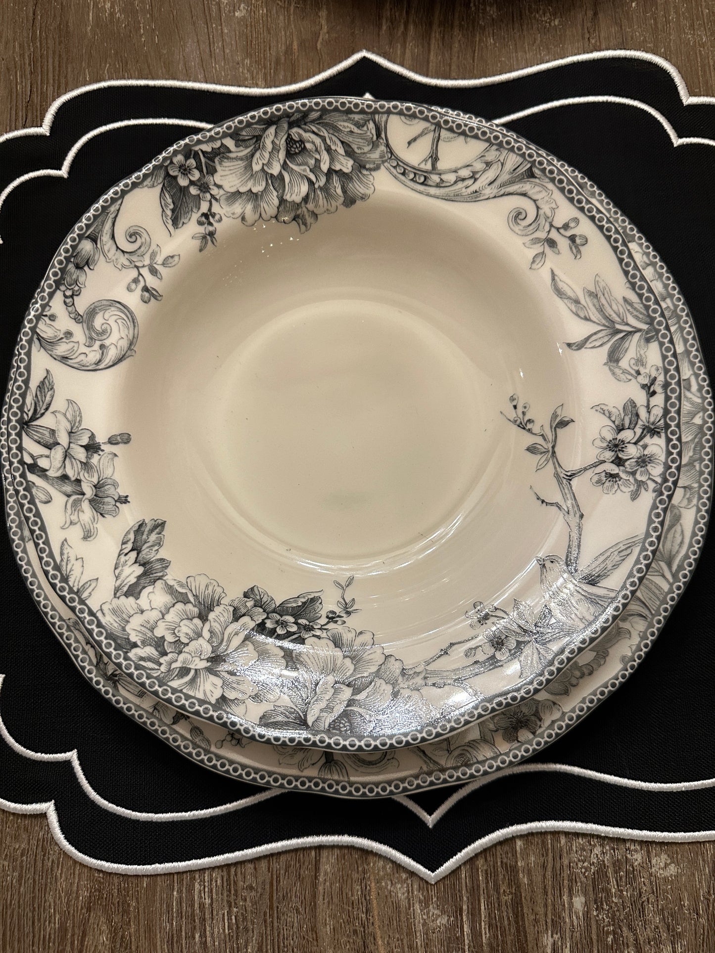Piatti Fioritura Bianco & Nero
