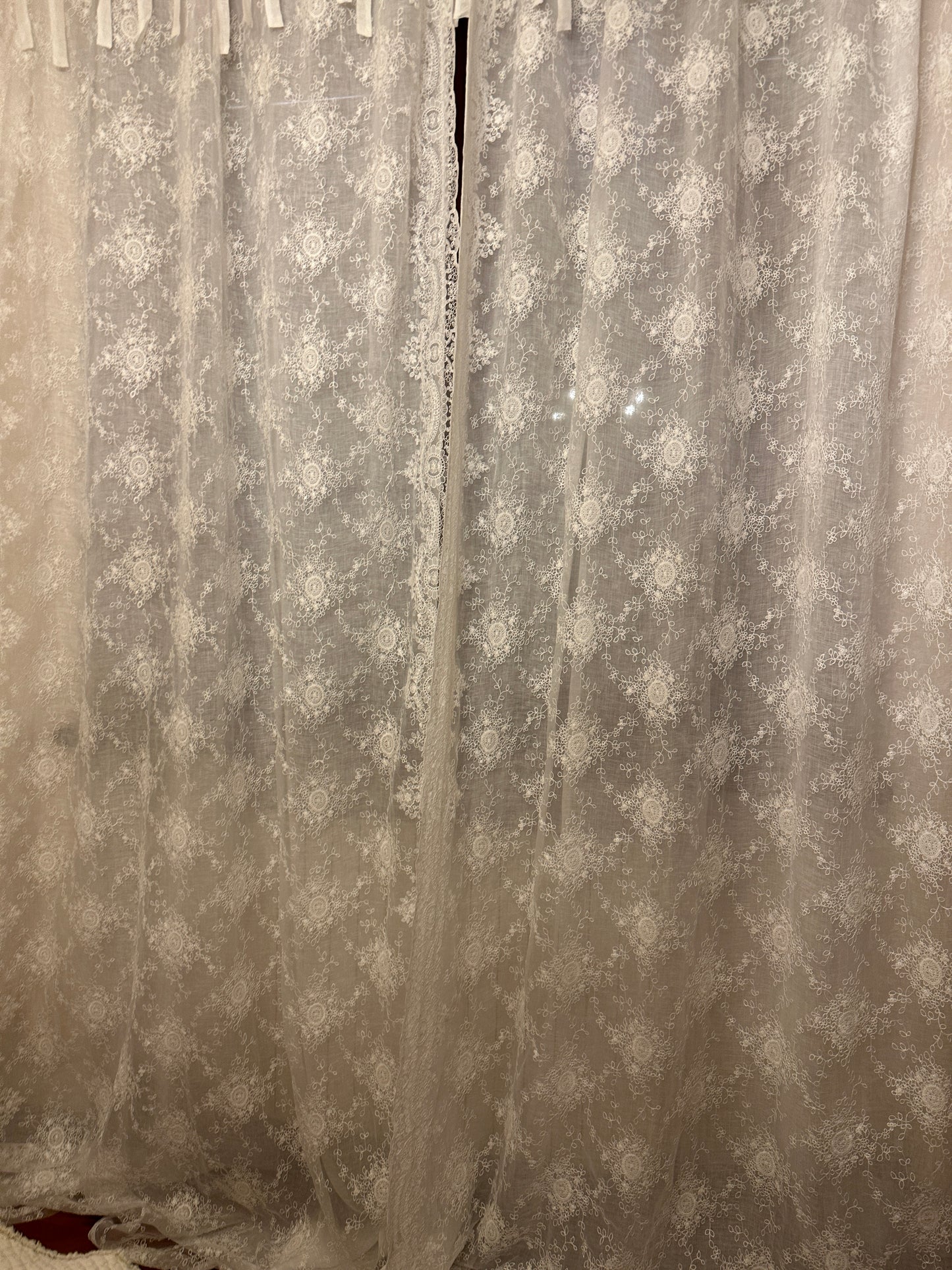 Tenda Con Decori Romanzo