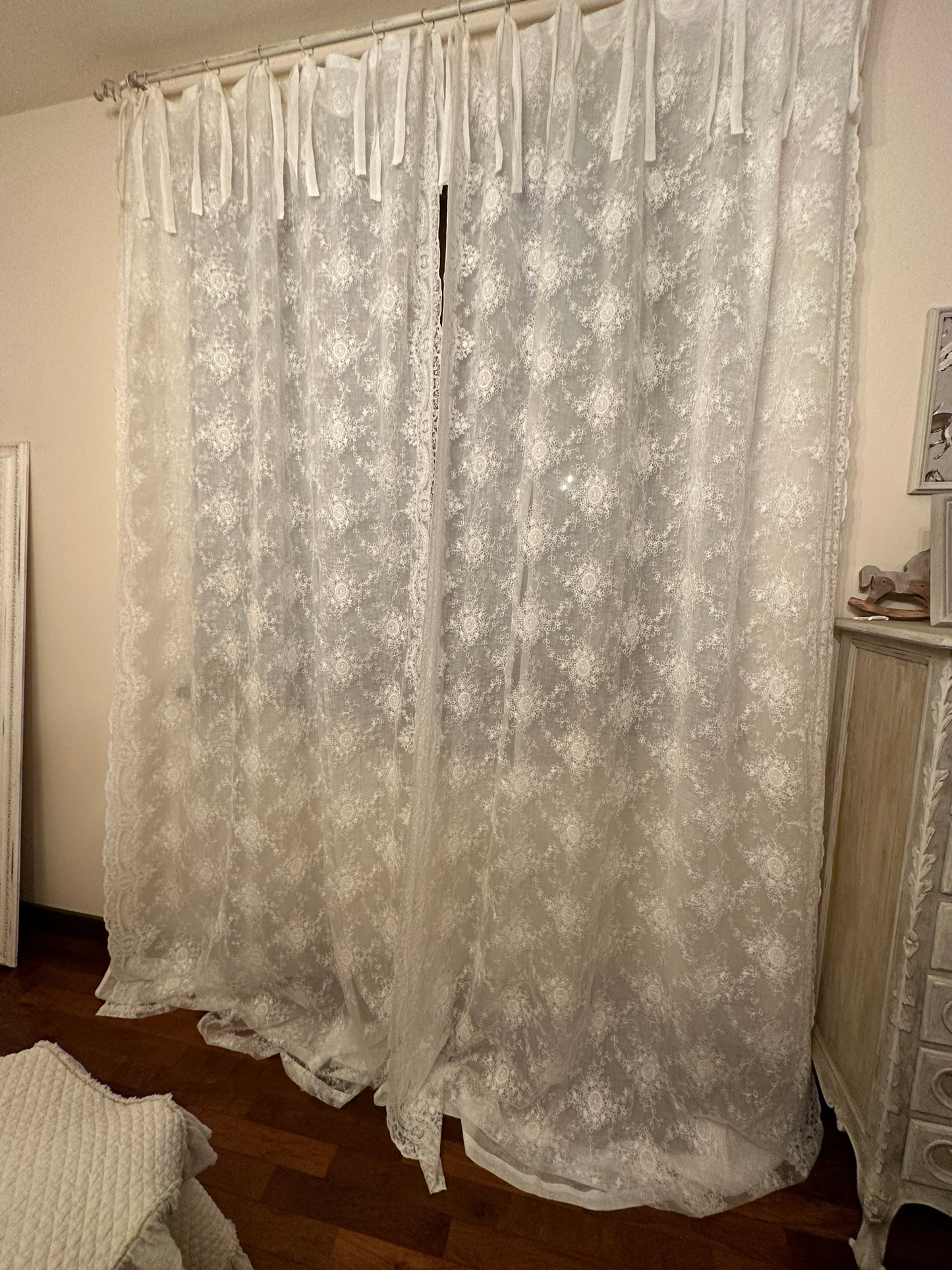 Tenda Con Decori Romanzo