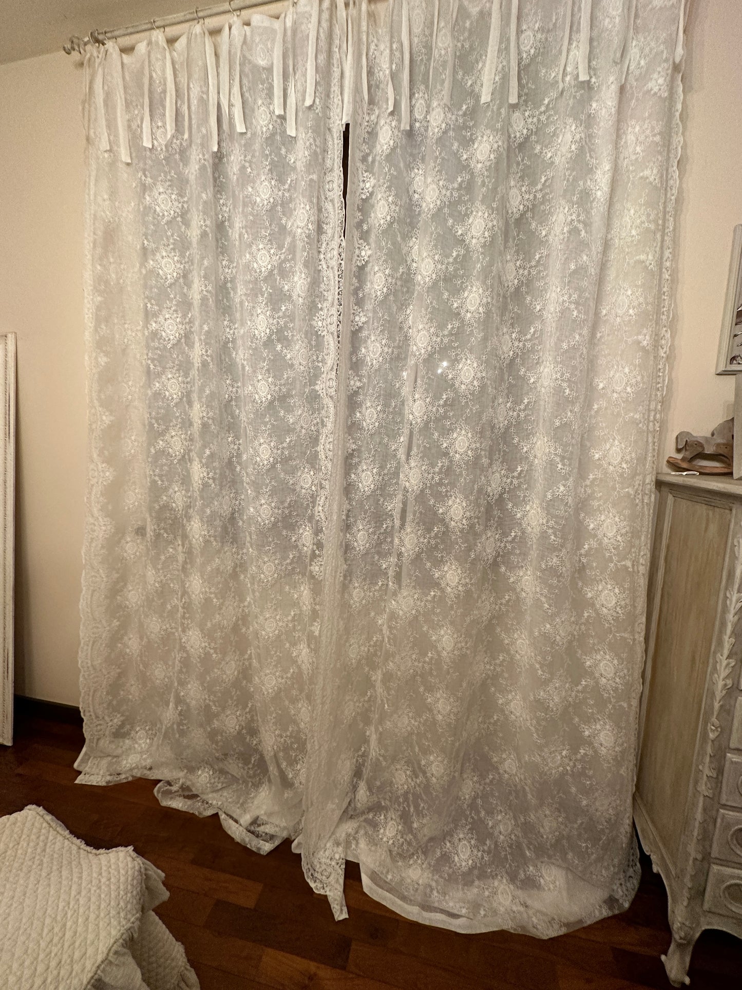 Tenda Con Decori Romanzo