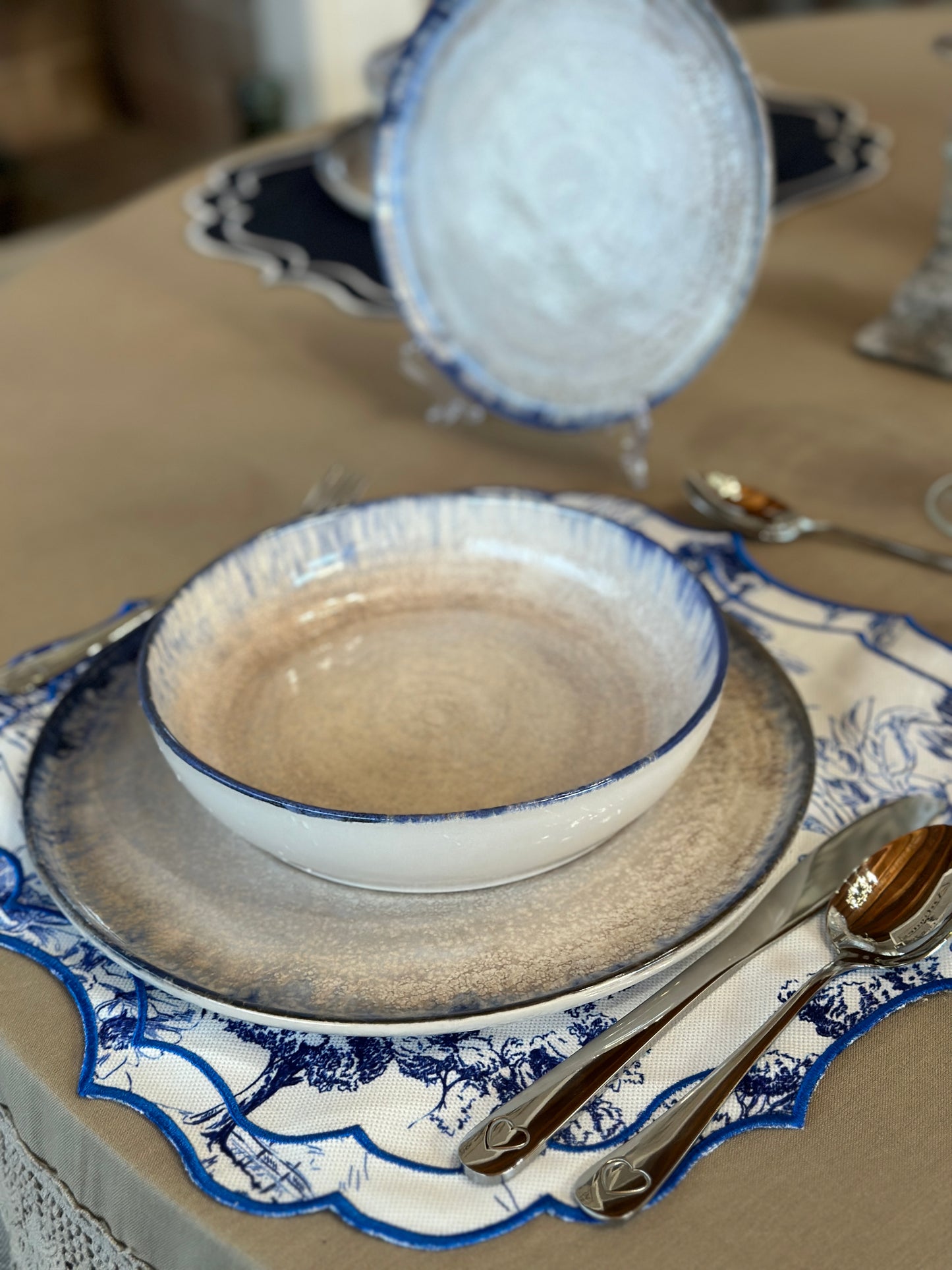Piatti Beige Bordo Blu