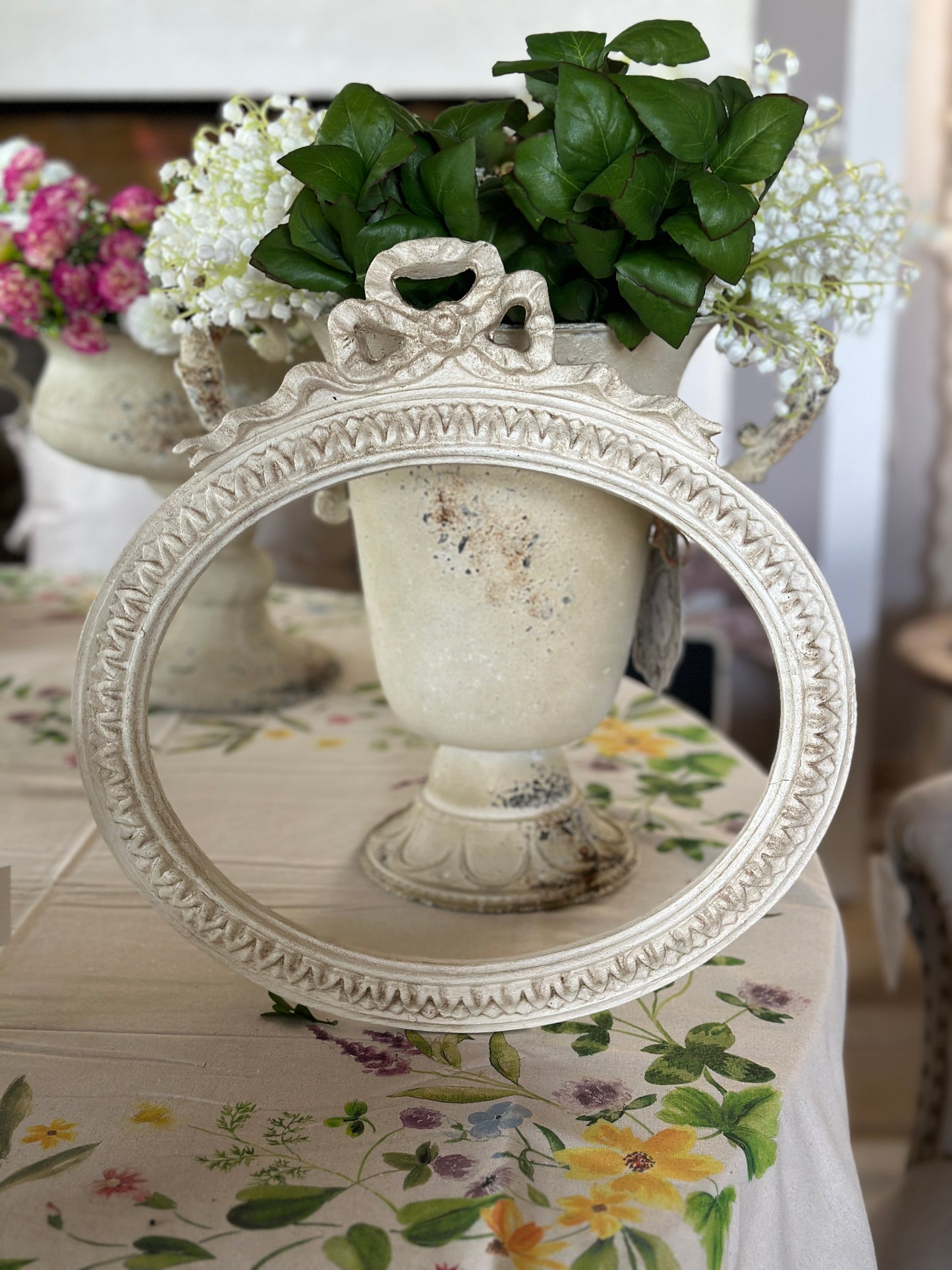 Cornice Orizzontale Nodo D'Amore Ovale Con Decori