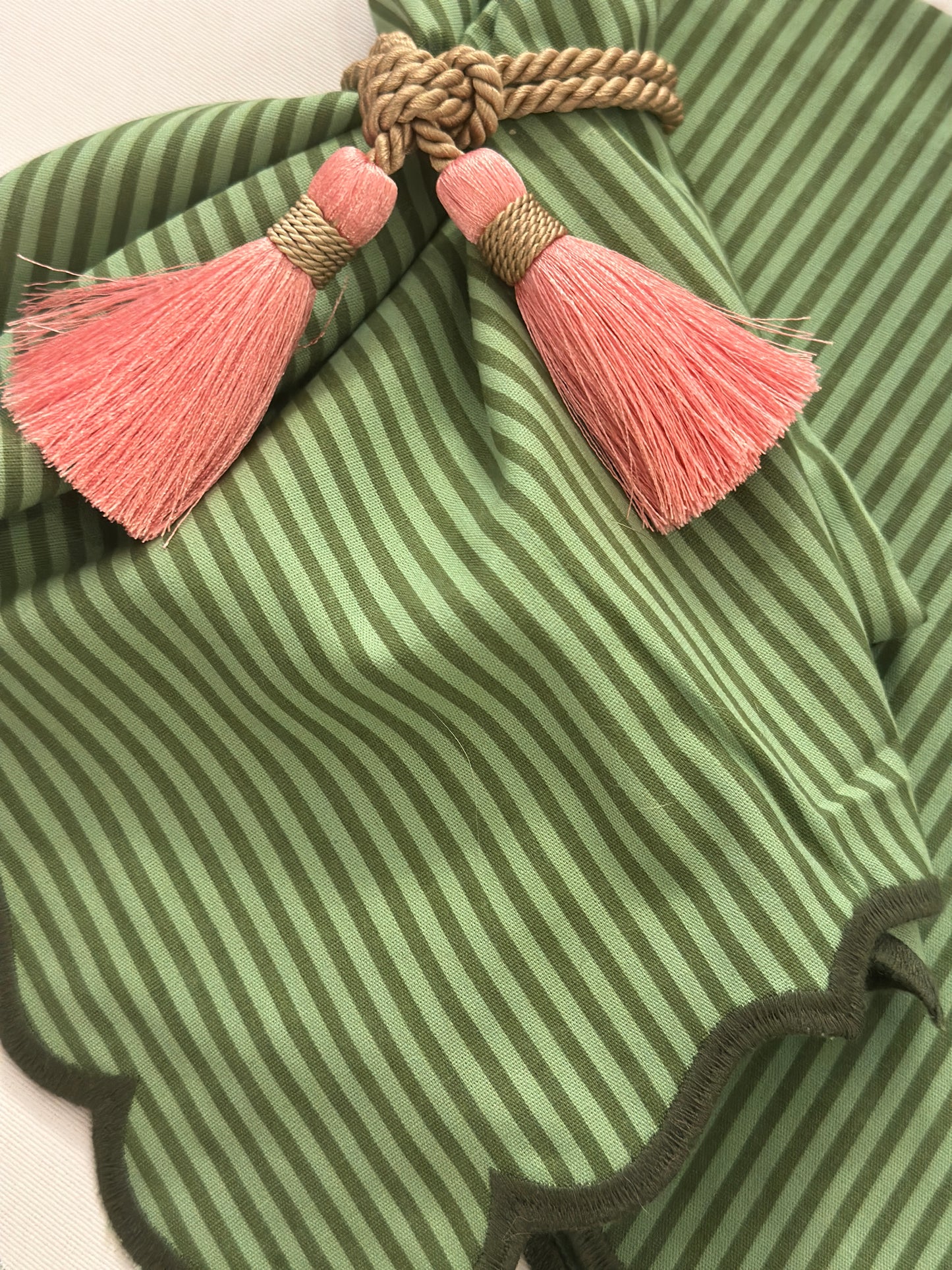 Tovagliolo A Righe Verde Con Orlo Smerlato