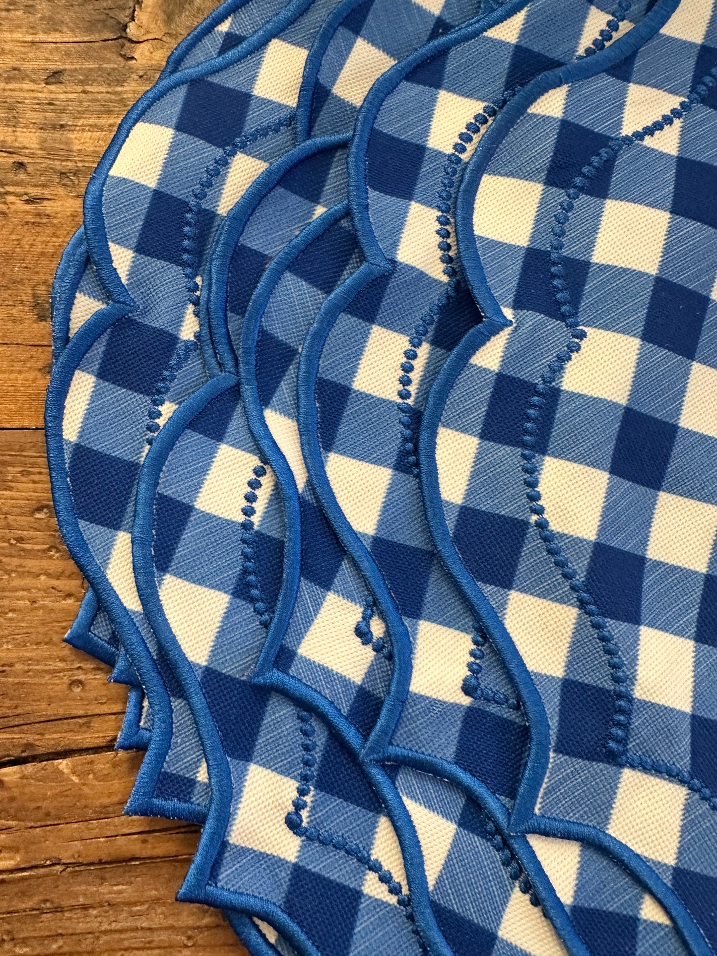 Tovaglietta Bluette A Quadretti Vichy Ricamata