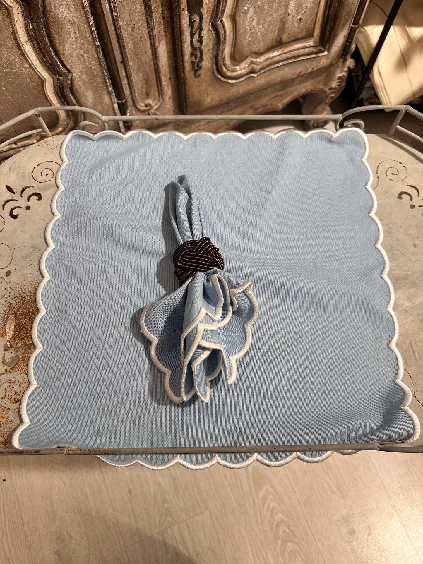 Tovaglietta Quadrata Idrorepellente Ricamata Azzurro/ Bianco