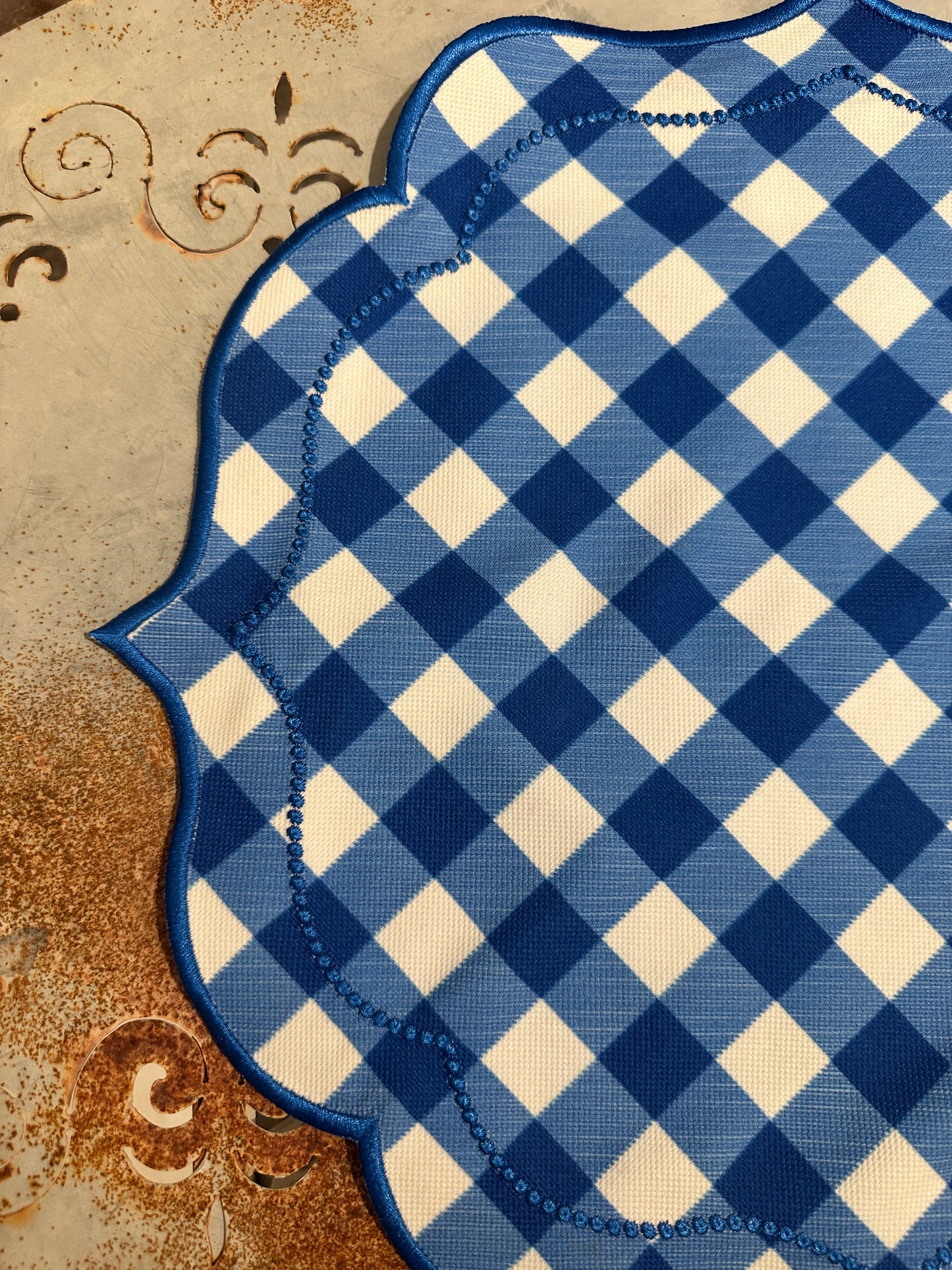 Tovaglietta Bluette A Quadretti Vichy Ricamata