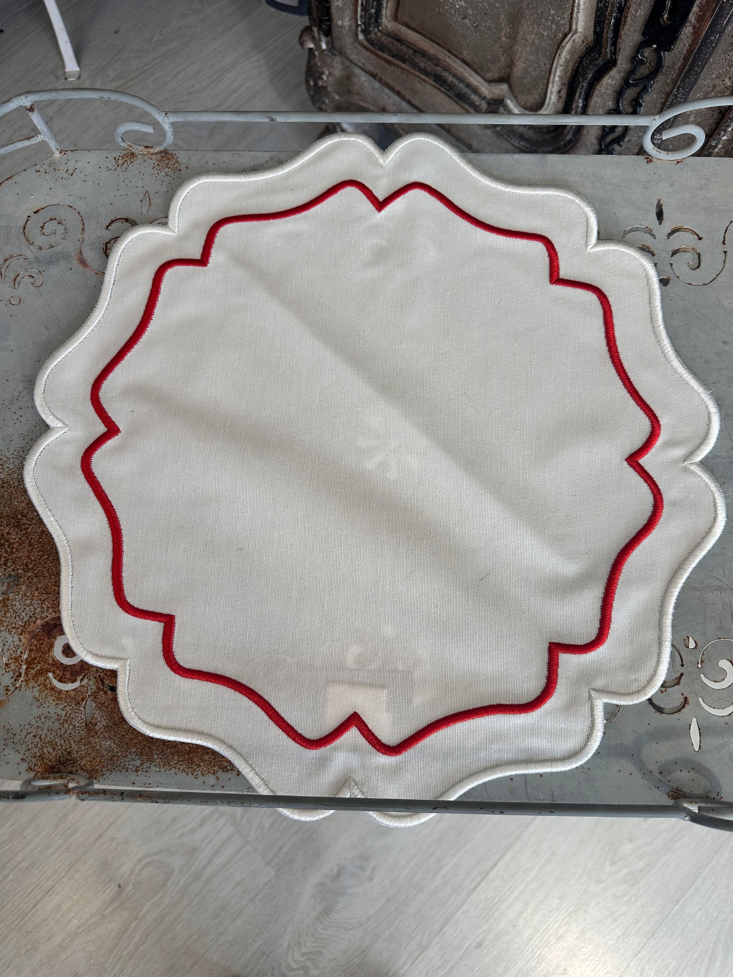 Tovaglietta Idrorepellente Ricamata Bianco/ Rosso