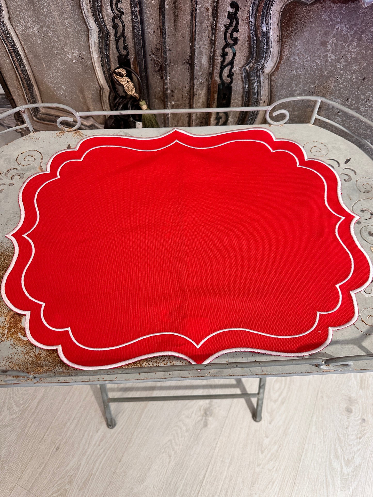 Tovaglietta Ricamata Rossa/Bianca Idrorepellente