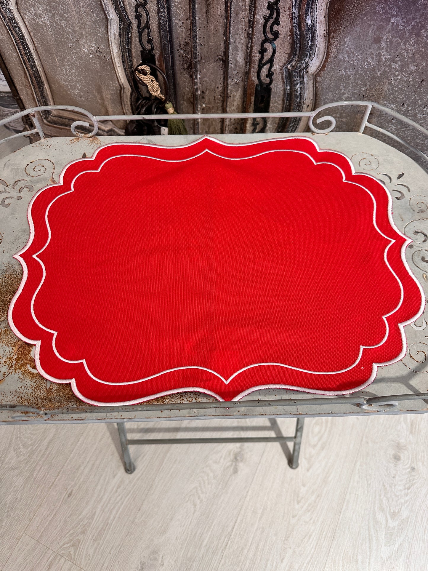 Tovaglietta Ricamata Rossa/Bianca Idrorepellente