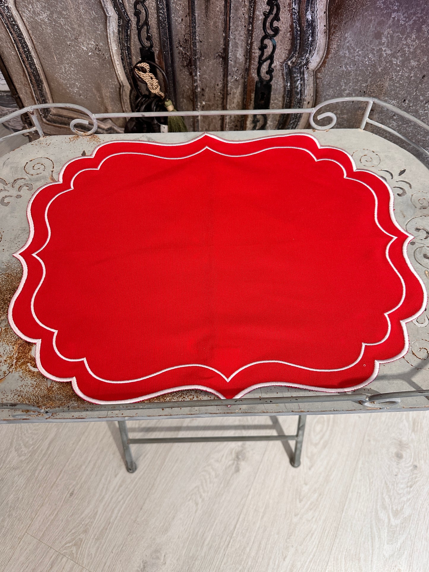 Tovaglietta Ricamata Rossa/Bianca Idrorepellente