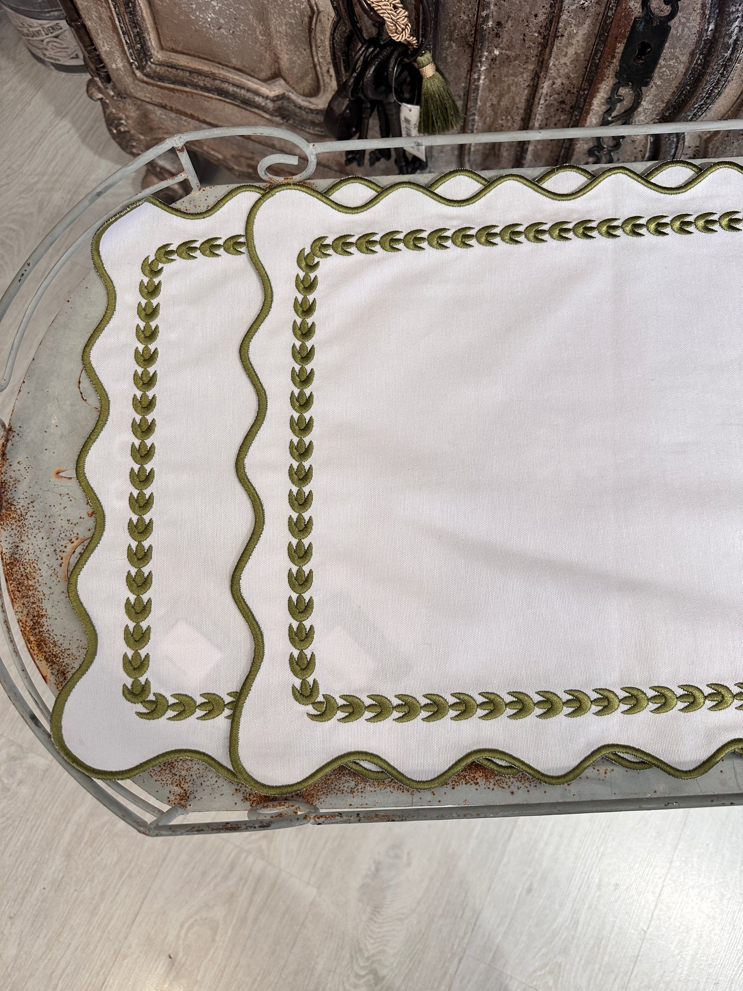 Tovaglietta Ricamata Bianco/ Verde Oliva