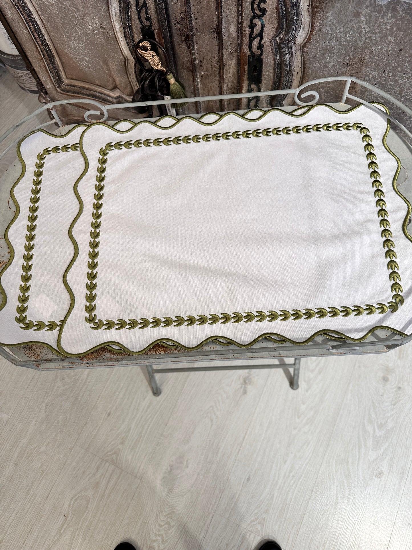 Tovaglietta Ricamata Bianco/ Verde Oliva