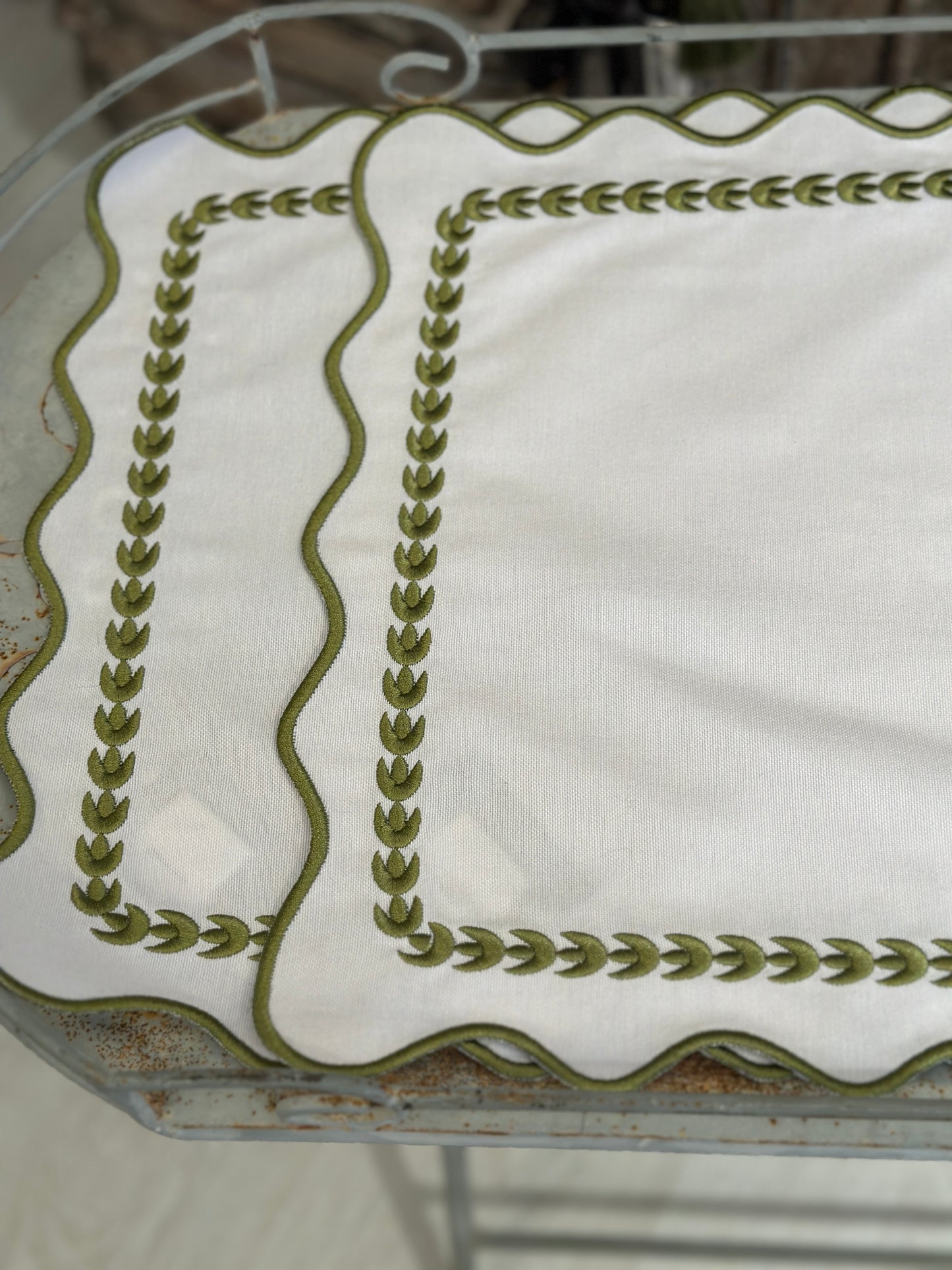 Tovaglietta Ricamata Bianco/ Verde Oliva