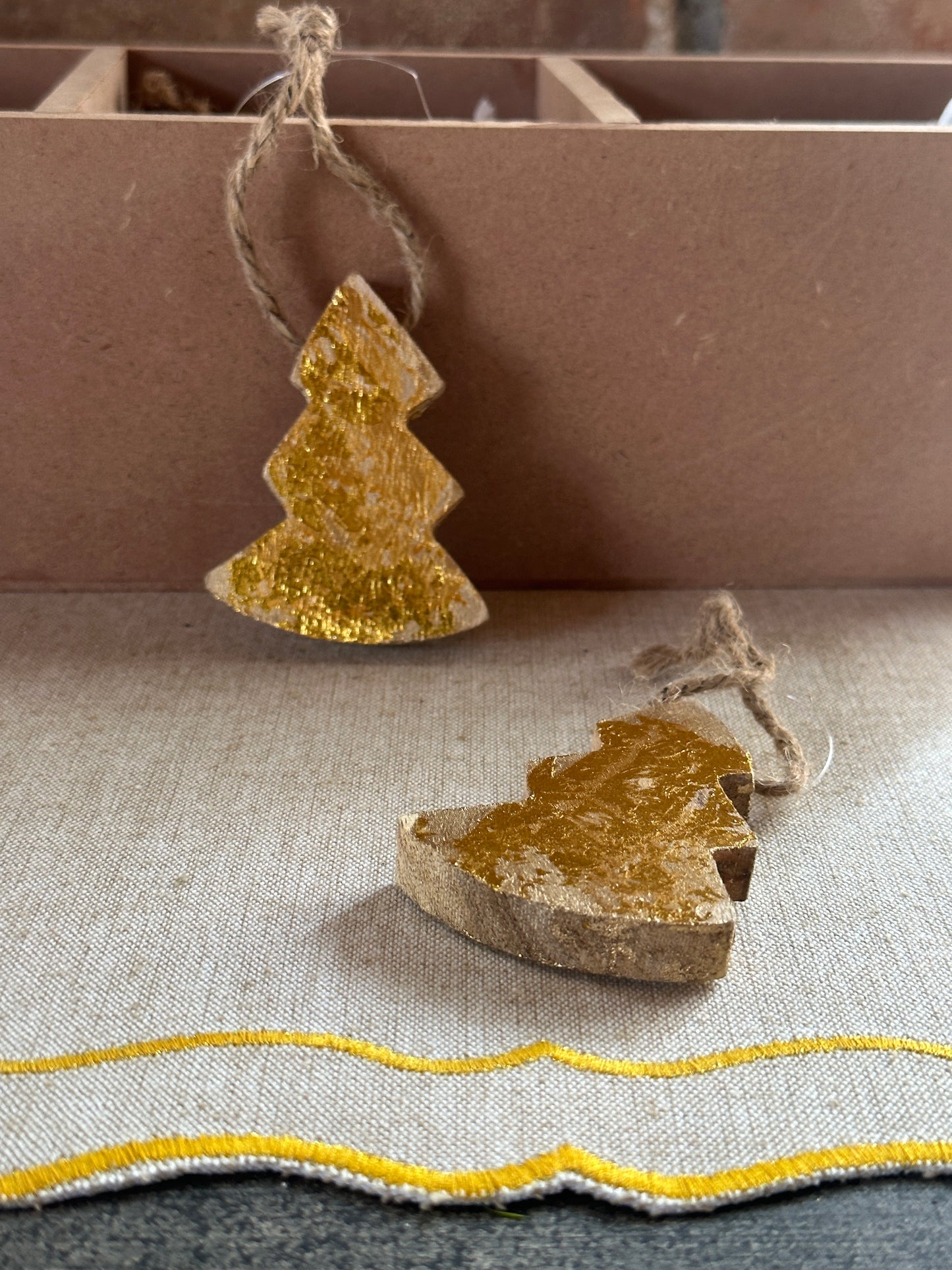 Pendagli Albero Legno E Oro