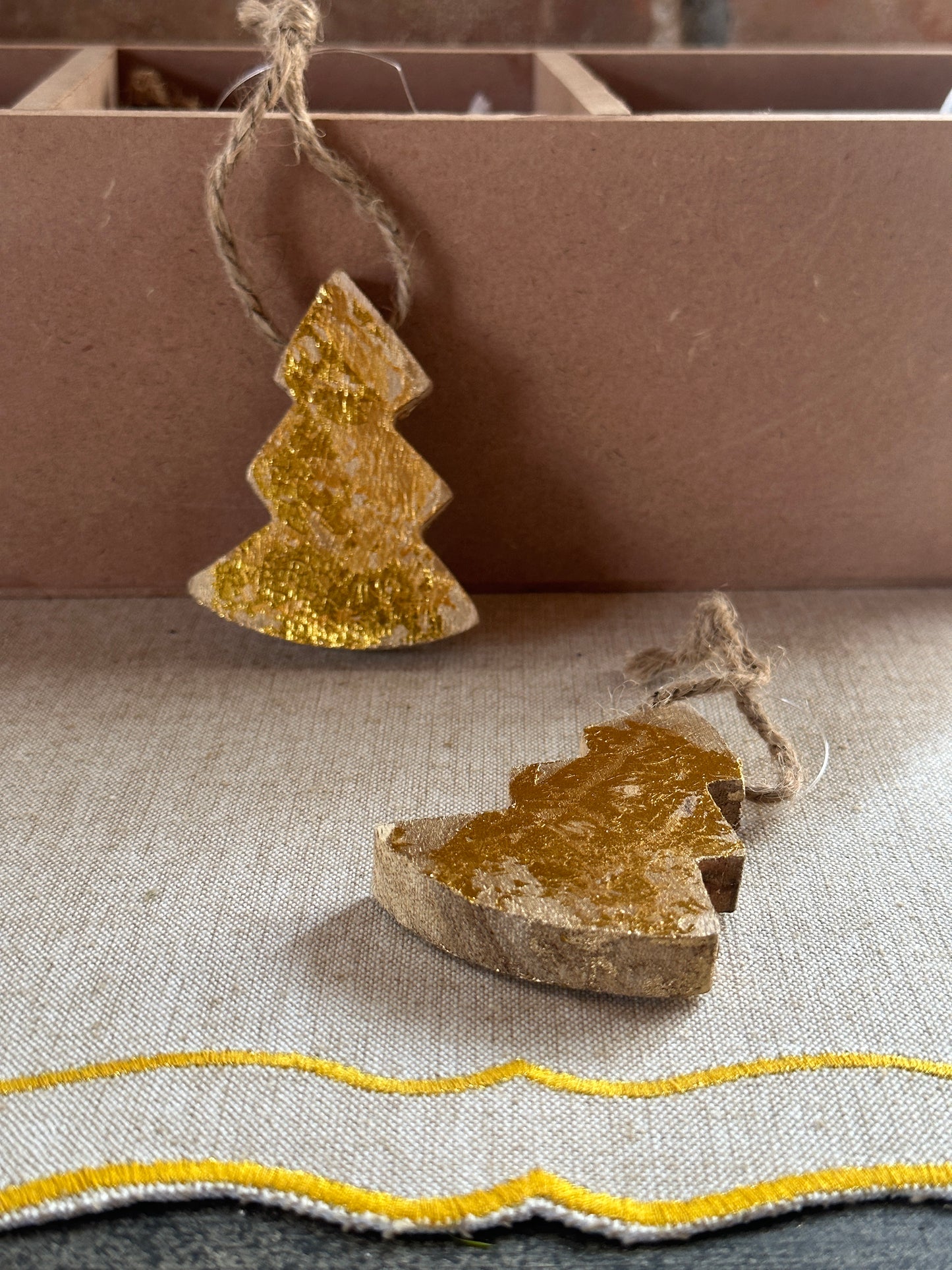 Pendagli Albero Legno E Oro