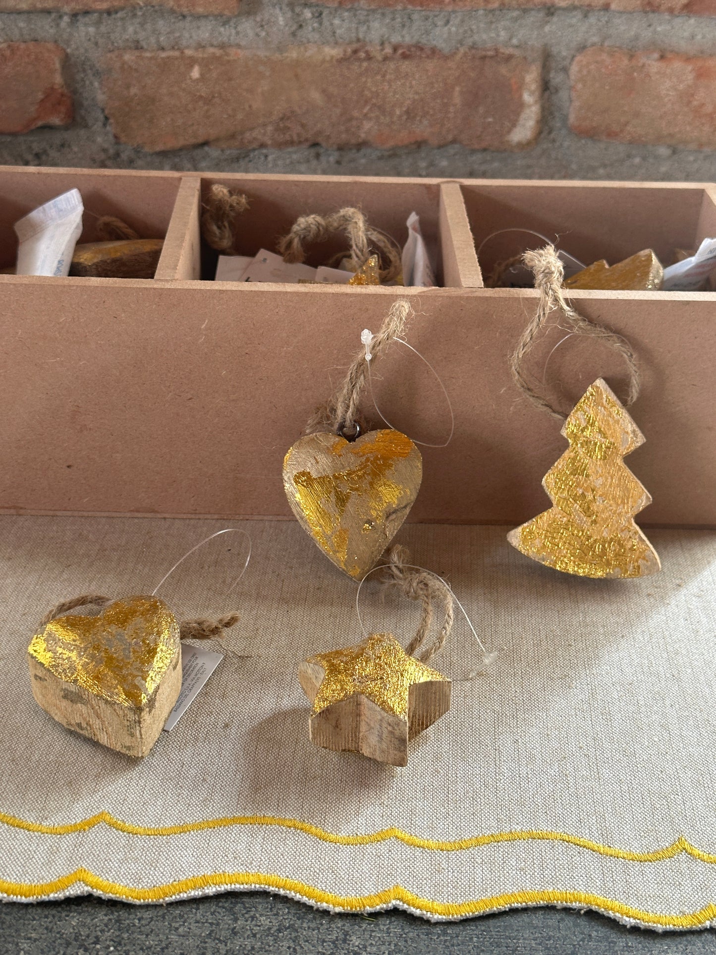 Pendagli Albero Legno E Oro