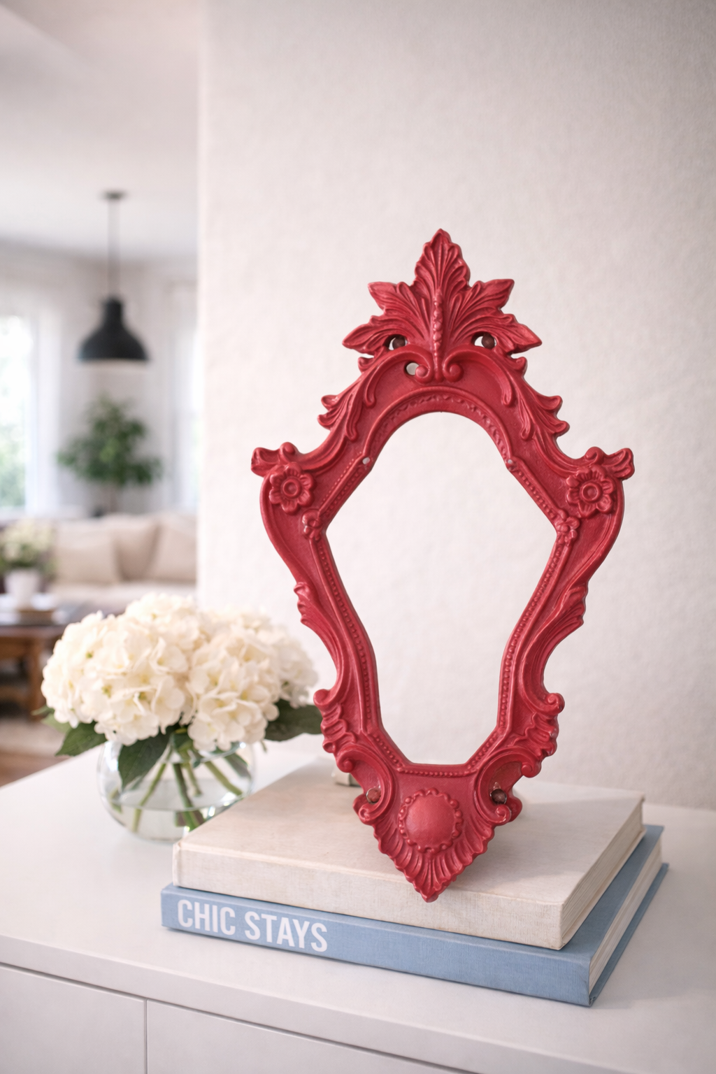 Cornice Con Punta A Foglia E Fiori Rossa