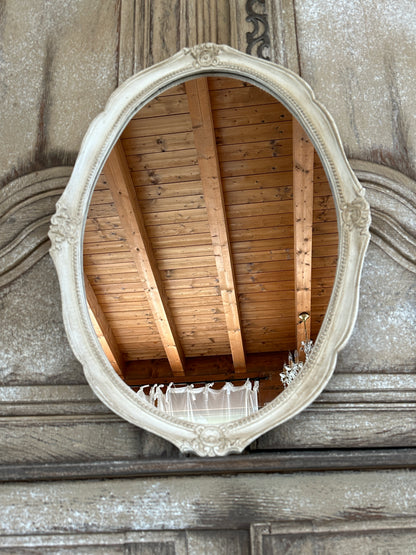 Specchio Ovale Con Decori Rotondi