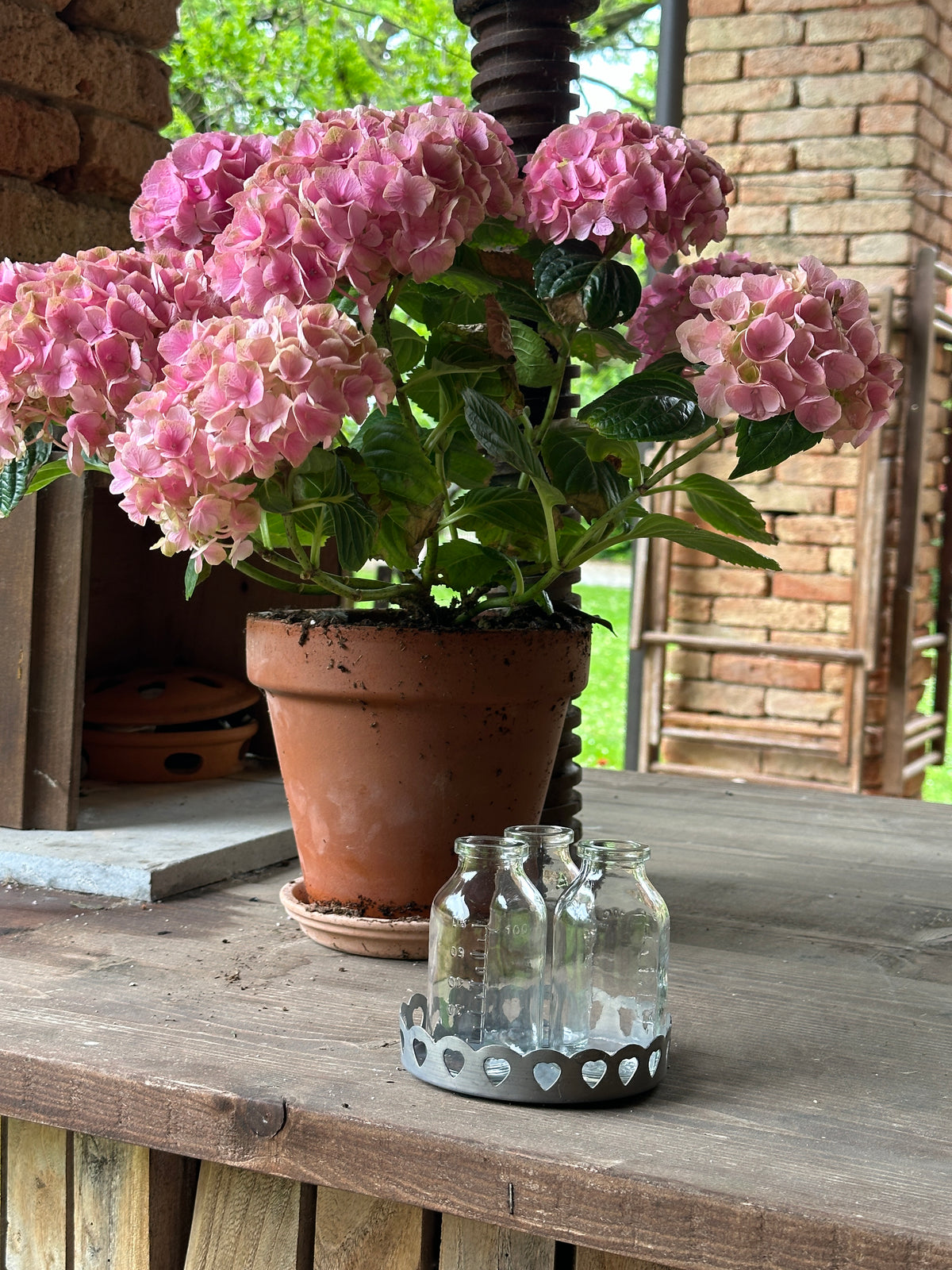 Vassoio Rotondo Con Cuori E 3 Bottiglie
