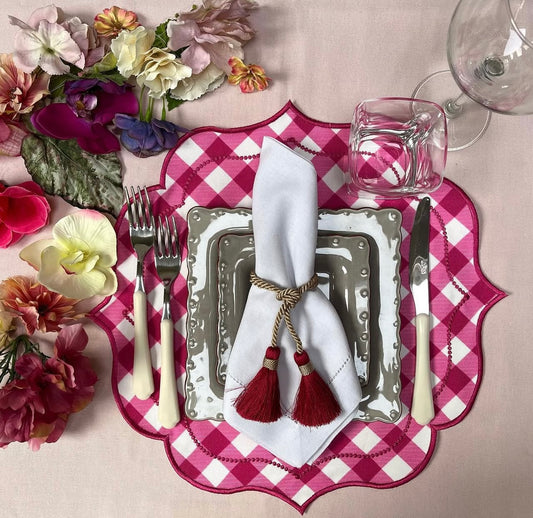 Tovaglietta Fuchsia A Quadretti Ricamata