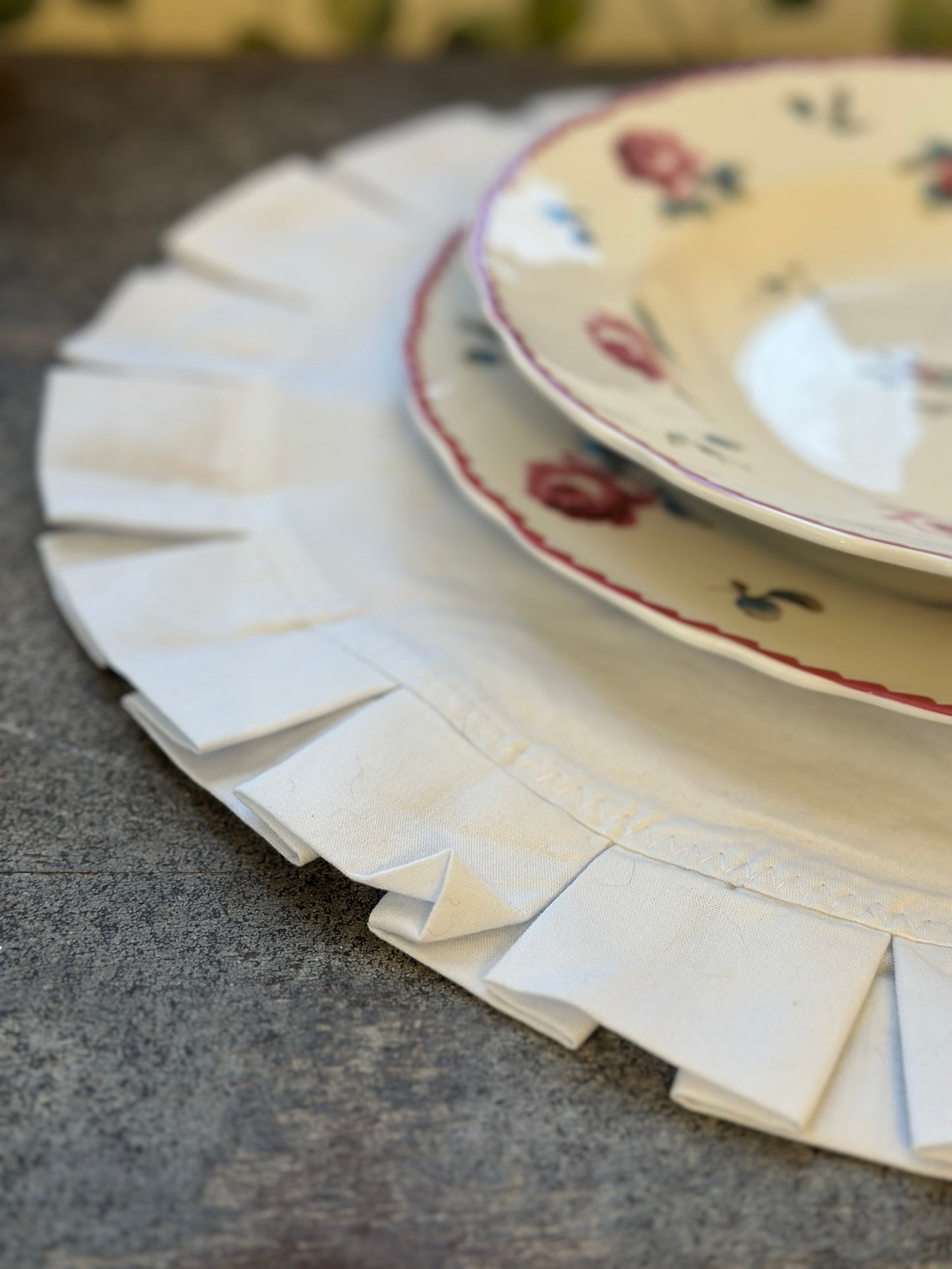 Tovaglietta Rotonda Con Rouches Bianca
