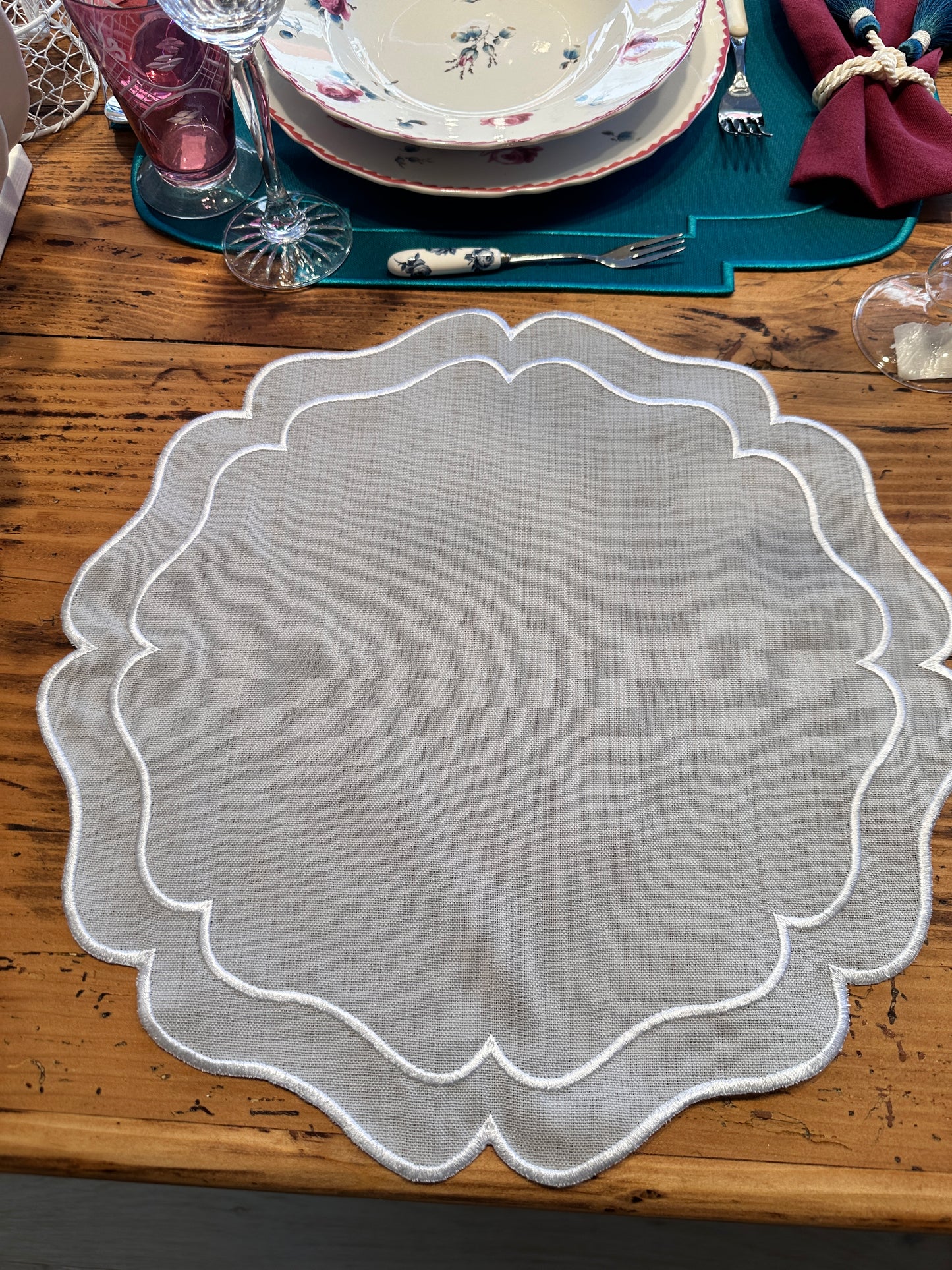 Tovaglietta Rotonda Lino Ricamata Grigio/Bianco