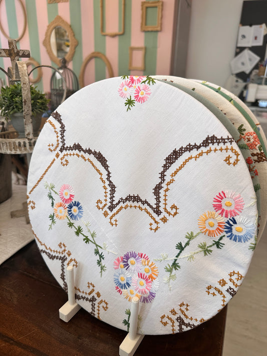 Sottopiatto Ricamato Antico Bianco/Marrone