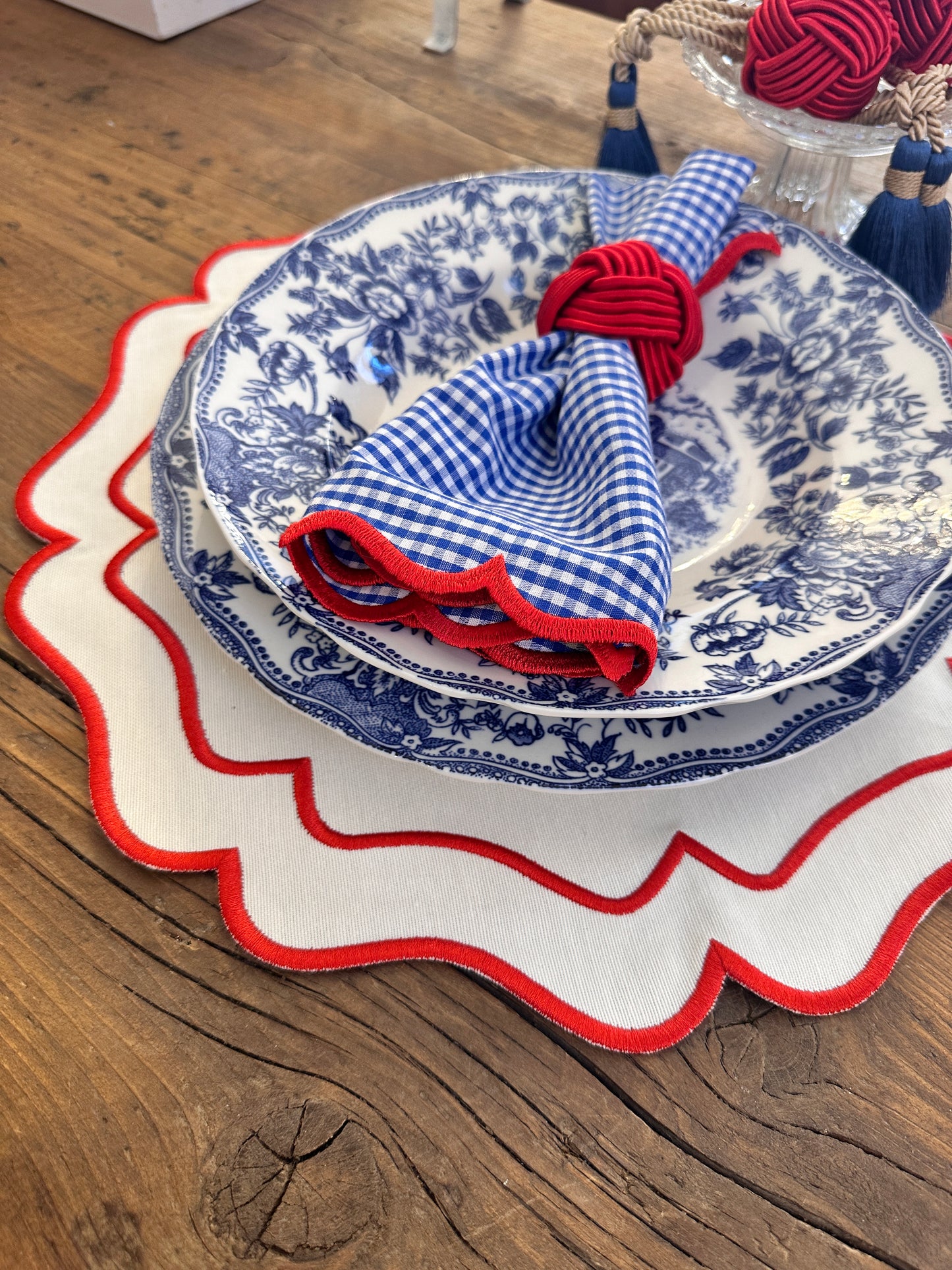 Tovaglietta Rotonda Idrorepellente Ricamata Bianco/ Rosso