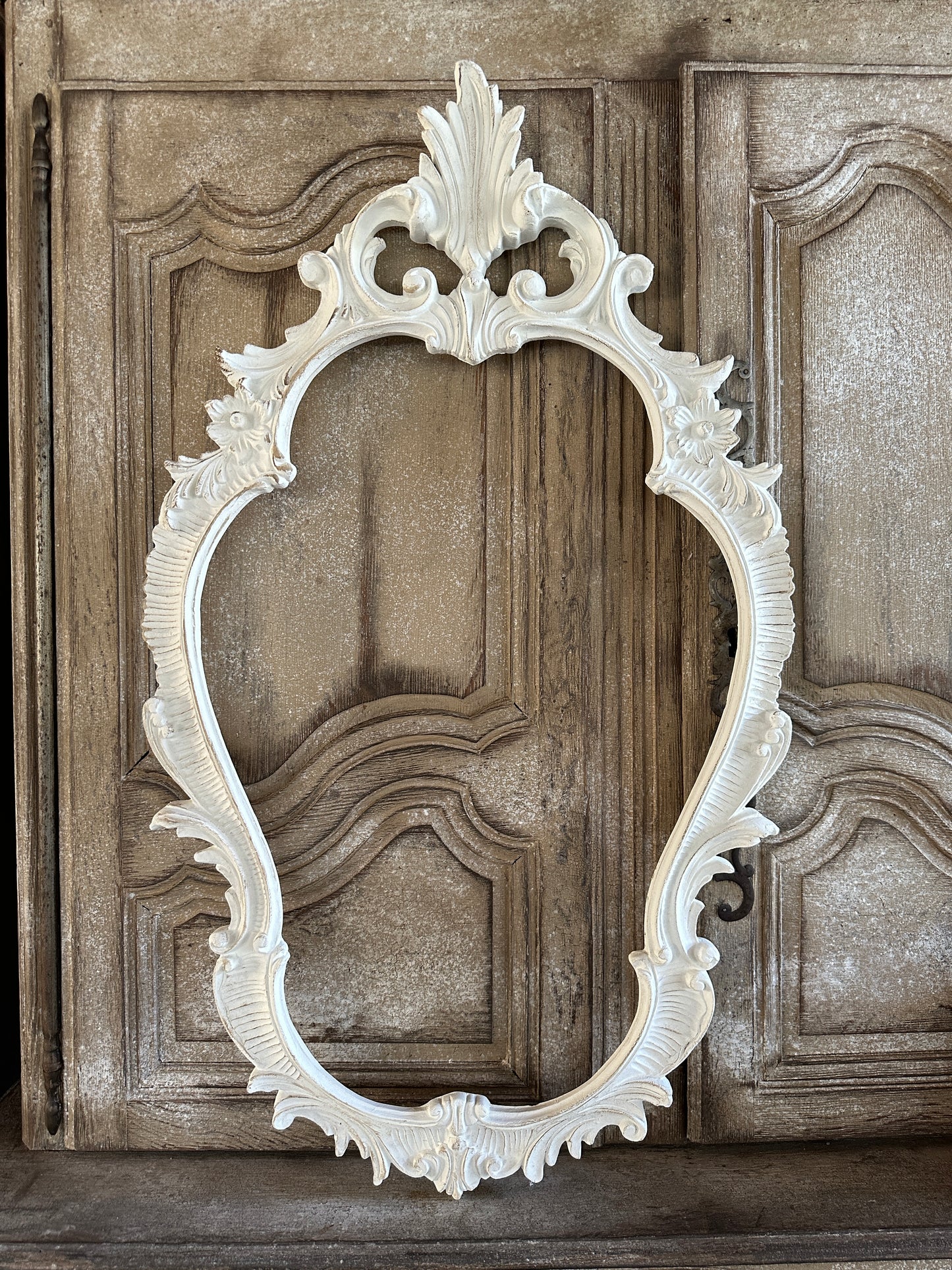 Cornice Verticale Decorato Con Punta