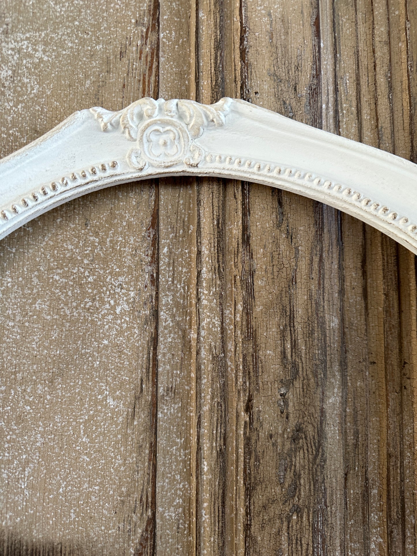 Cornice Ovale Con Decori Rotondi