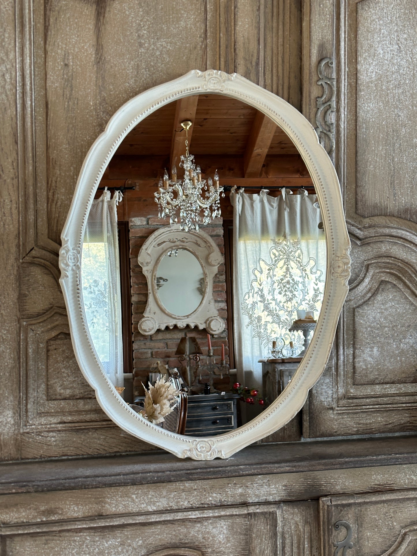 Specchio Ovale Con Decori Rotondi
