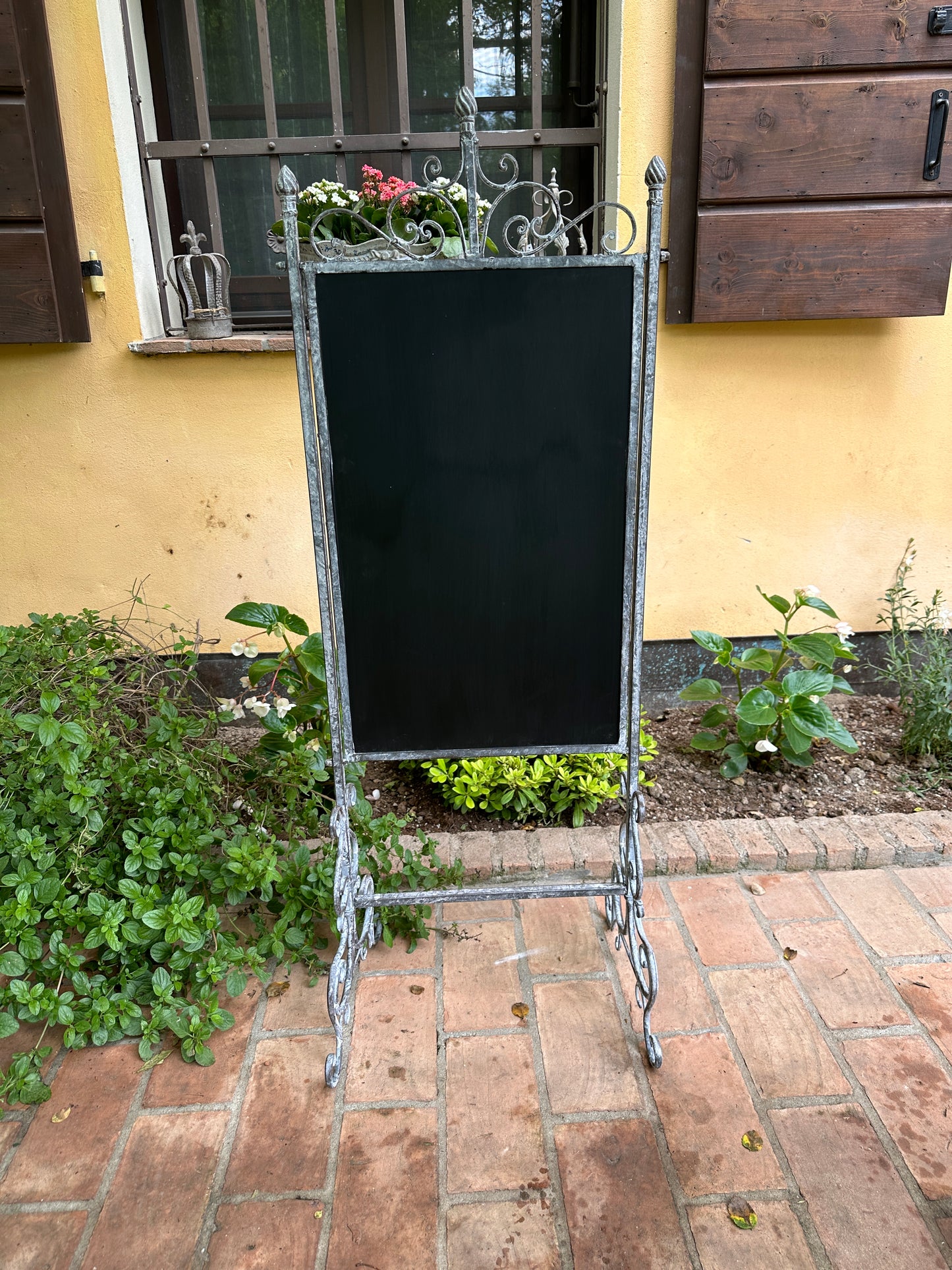 Lavagna Con Piedistallo Decorata