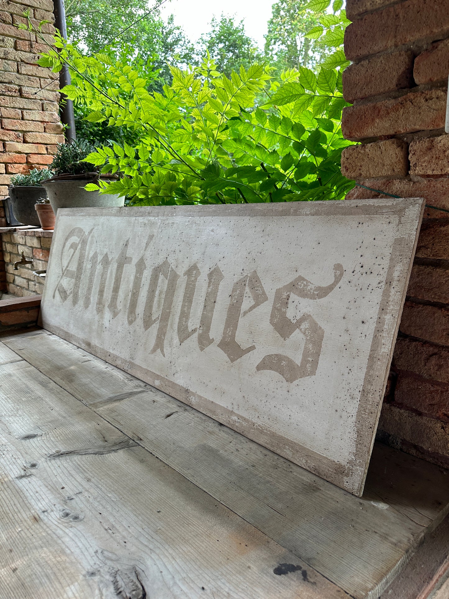 Insegna Scritta "ANTIQUES" Avorio Con Patina Antica