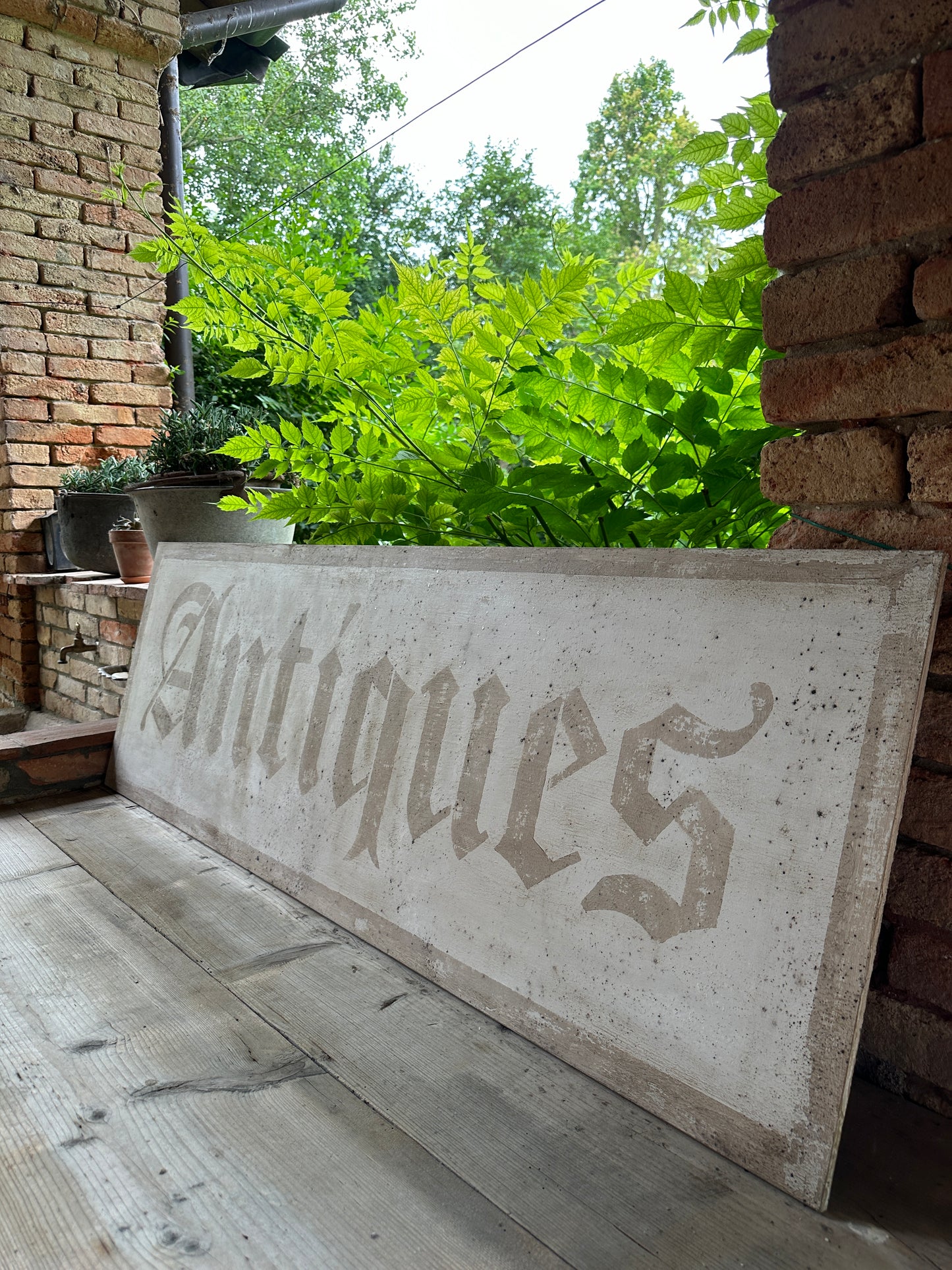 Insegna Scritta "ANTIQUES" Avorio Con Patina Antica
