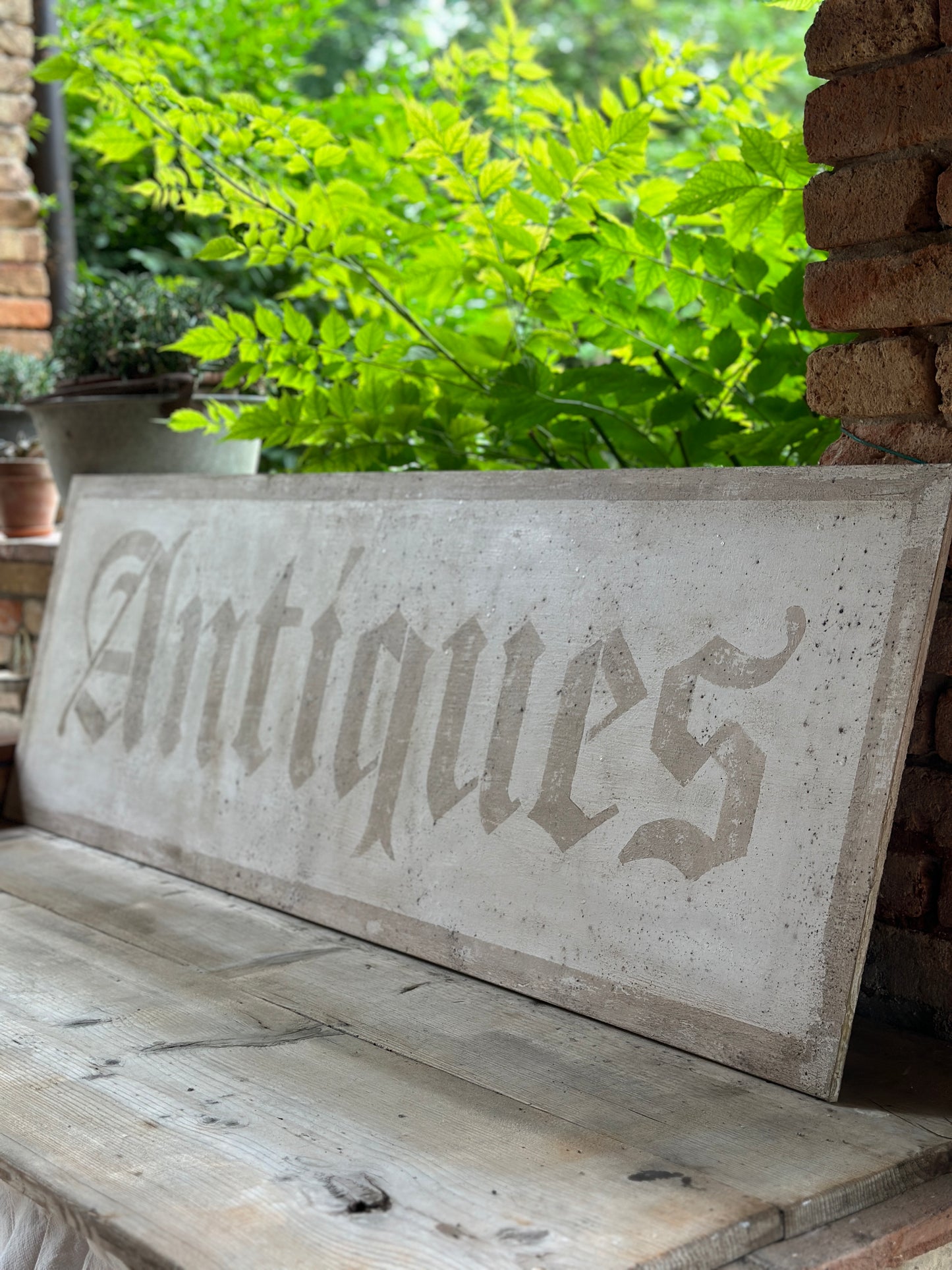 Insegna Scritta "ANTIQUES" Avorio Con Patina Antica