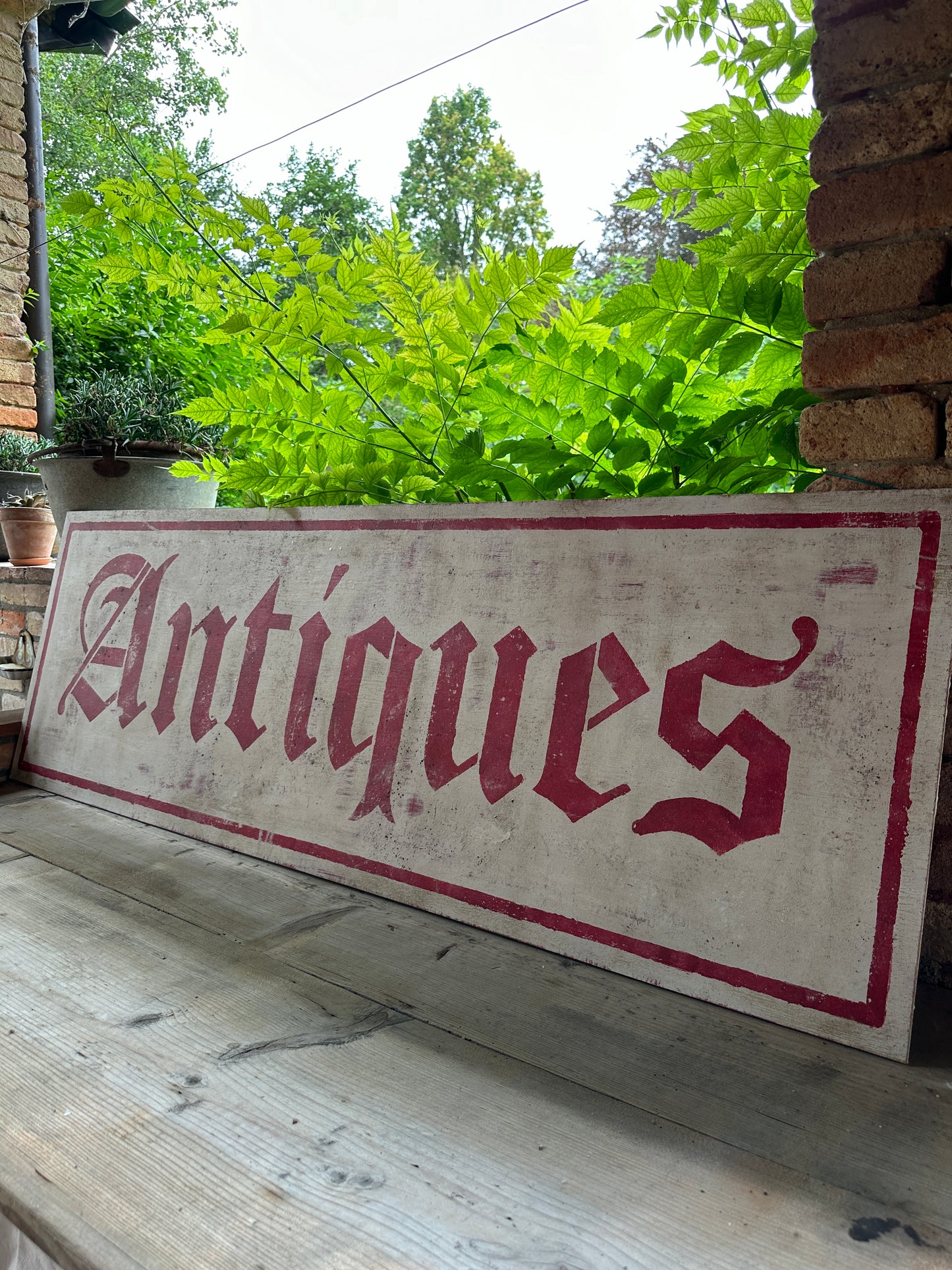 Insegna Scritta "ANTIQUES" Bianco Anticato E Rosso